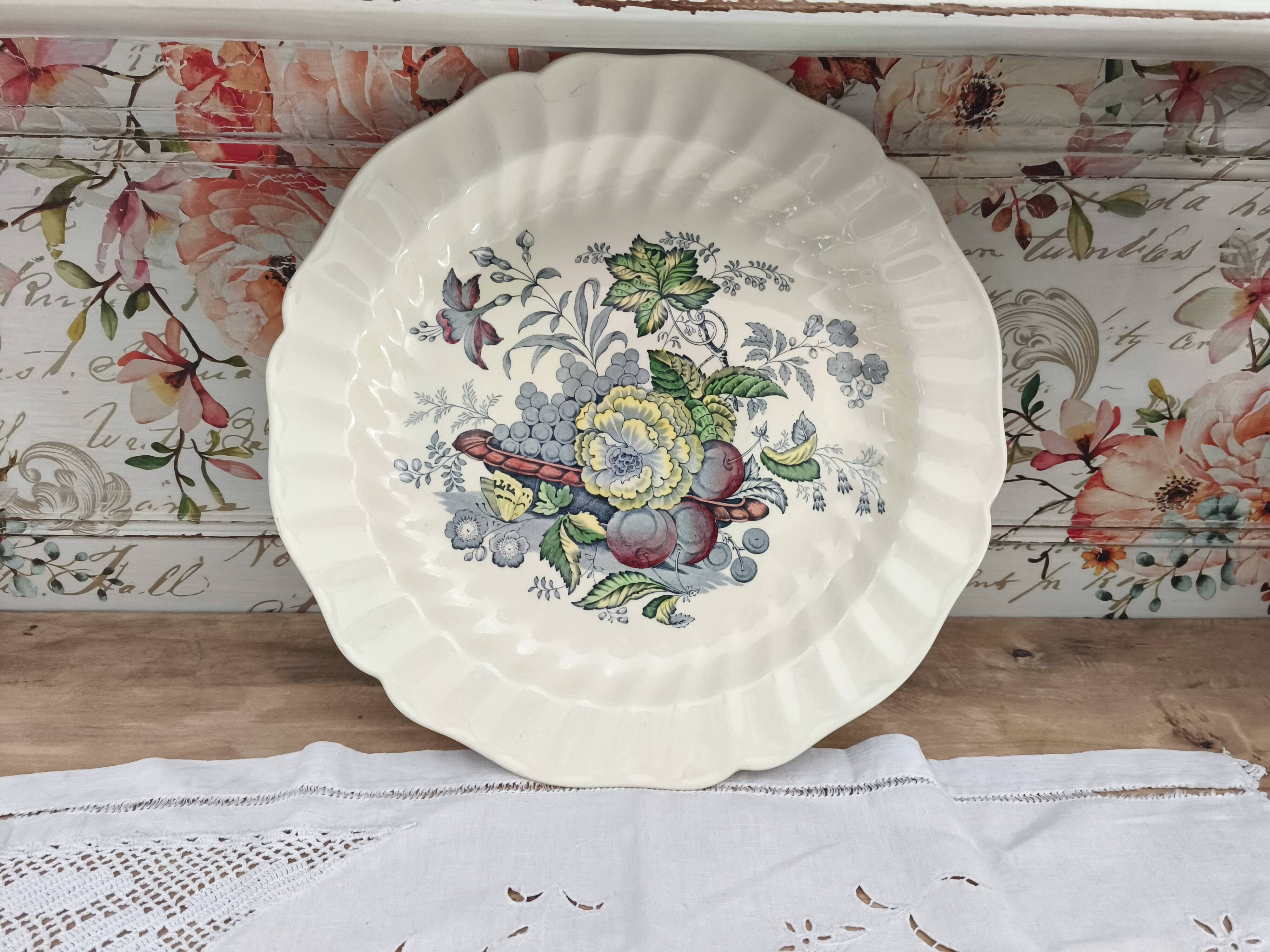 Grand plat rond Royal Doulton modèle The Kirkwood
