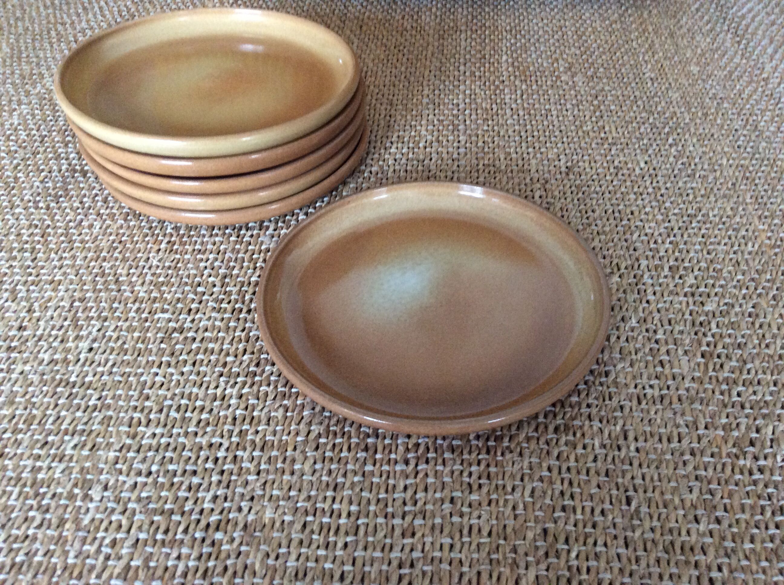 6 stoneware dessert plates