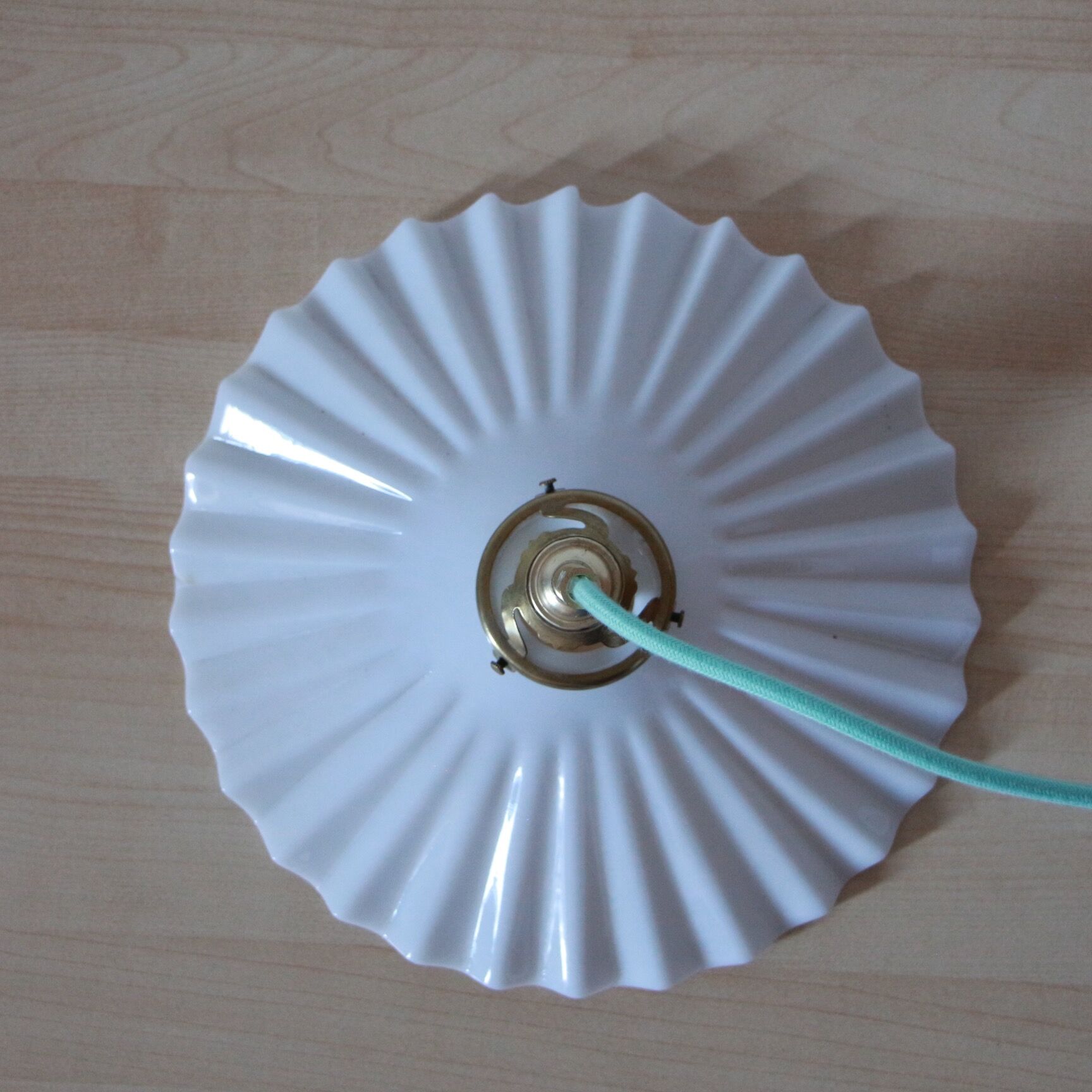 Opaline wave suspension
