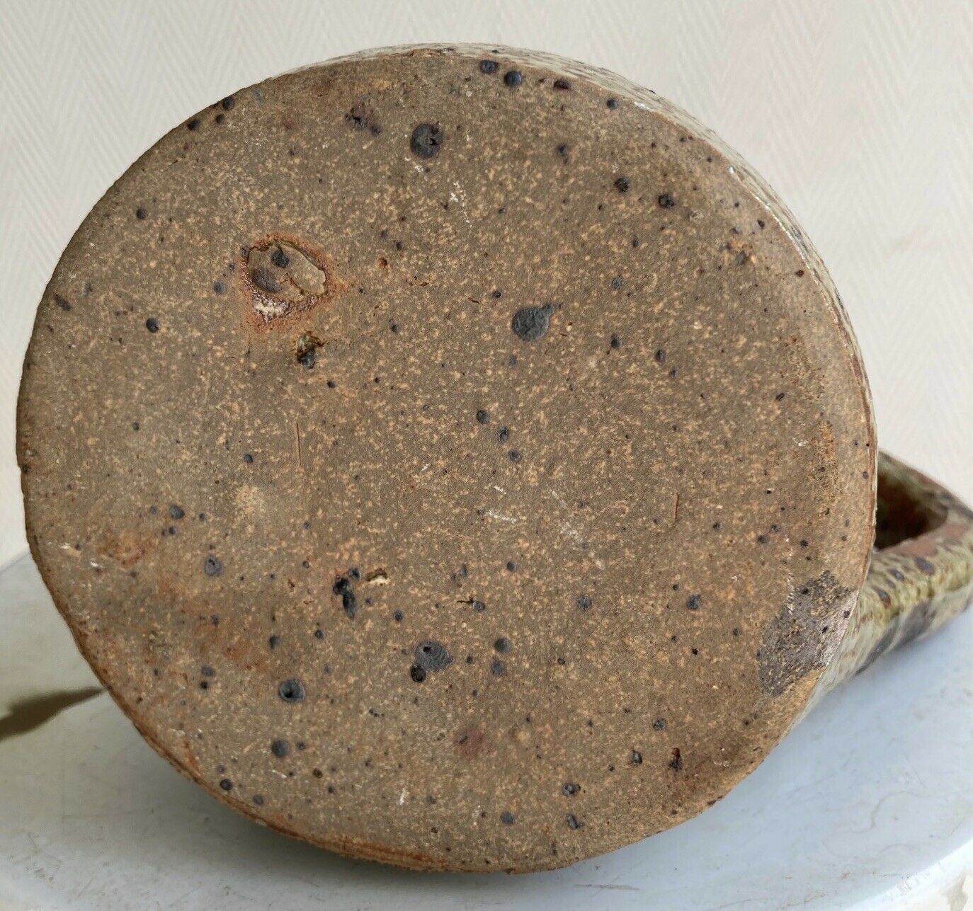 Ceramic candle holder to identify