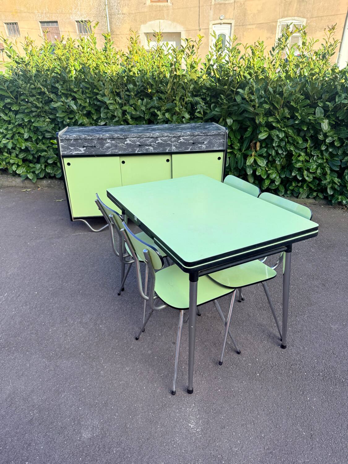 Formica kitchen sideboard table and complete chair set