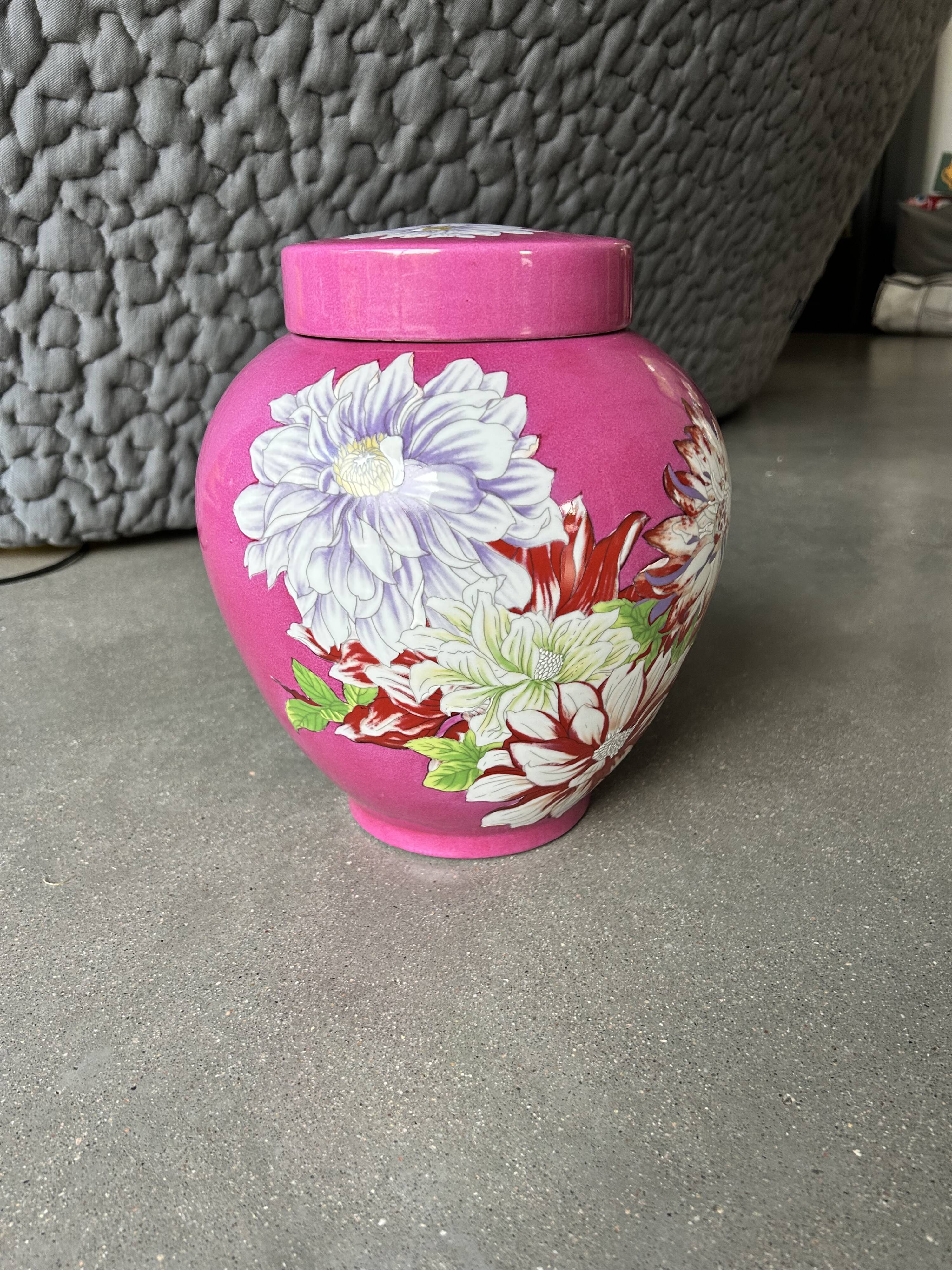 Vase Dahlia – Kenzo Takada – pièce signée – porcelaine (26 cm)