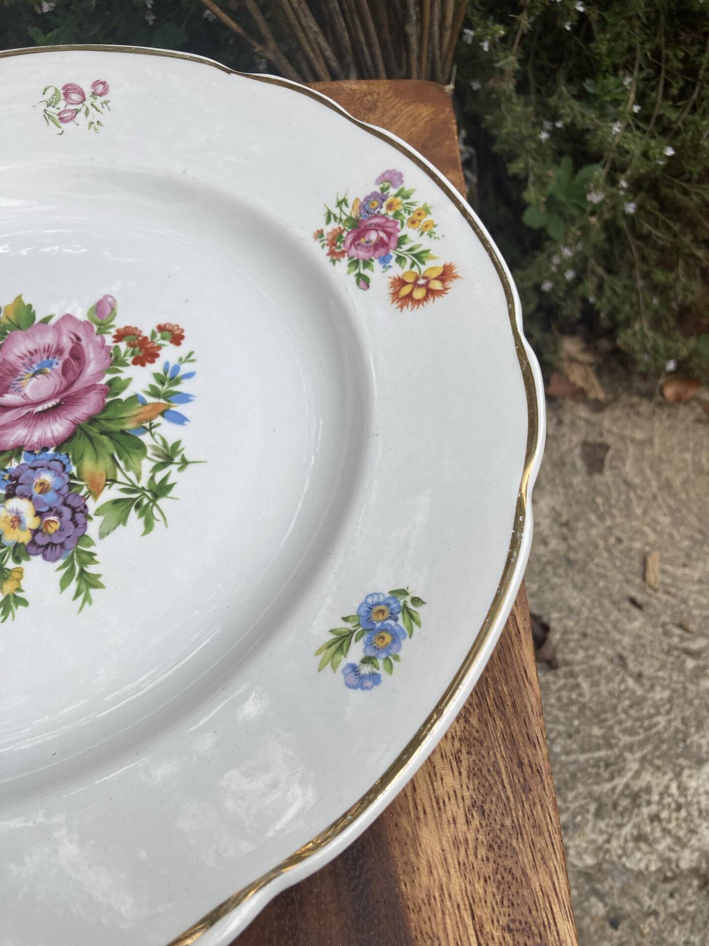 Plats de service ronds Digoin Sarreguemines charme d’antan
