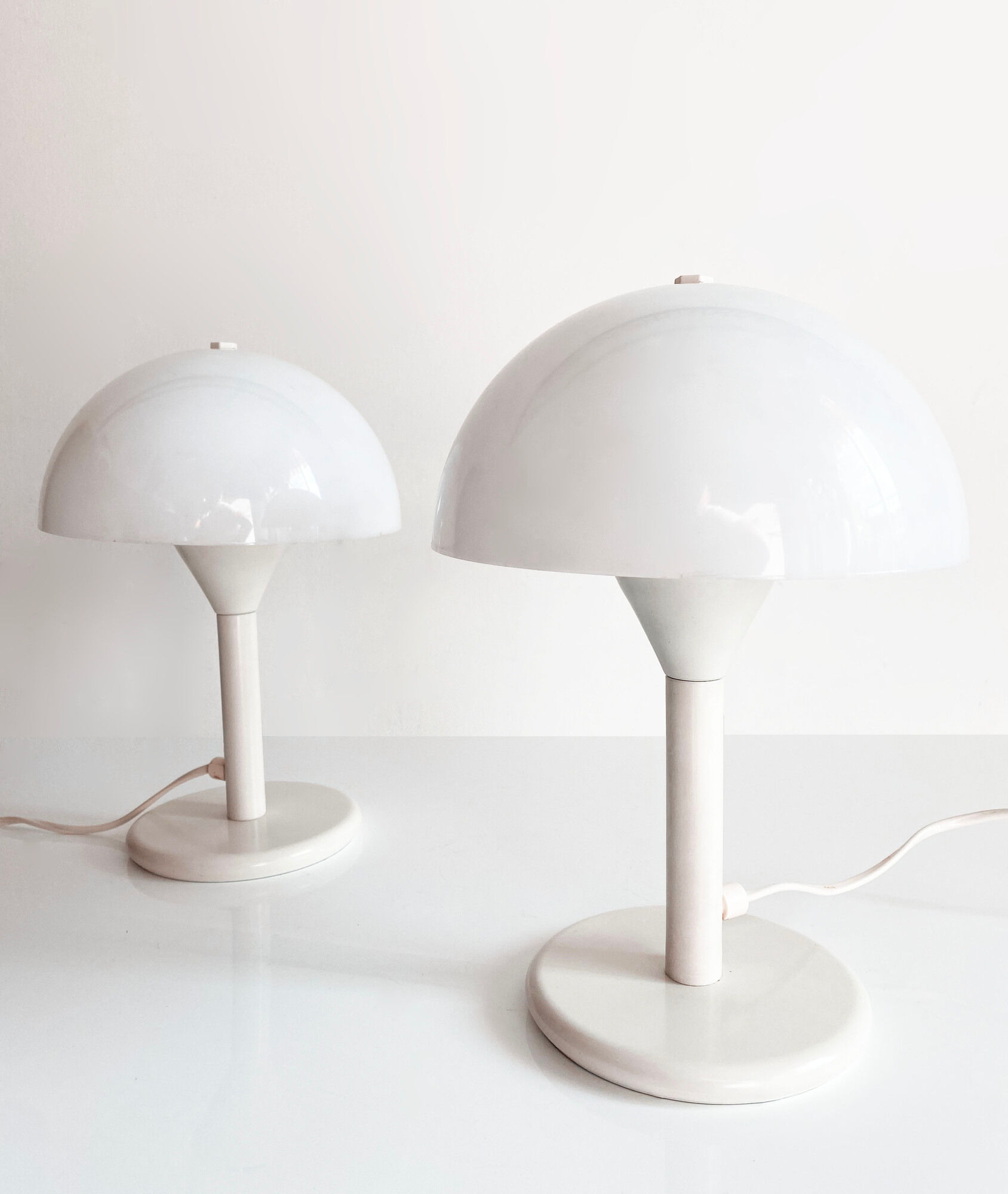 Pair of space age mushroom lamps, France, 70s
