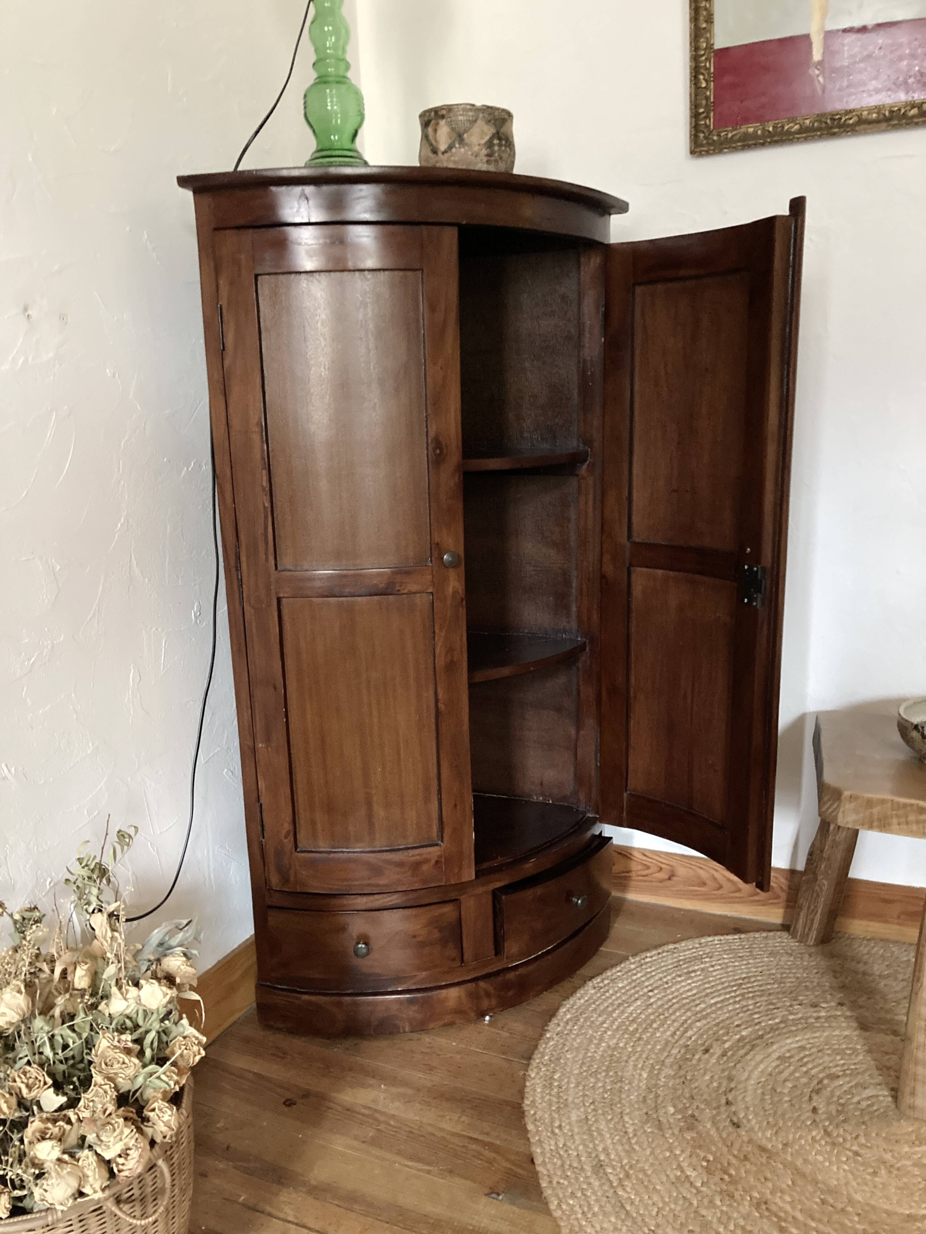 Curved wooden corner unit