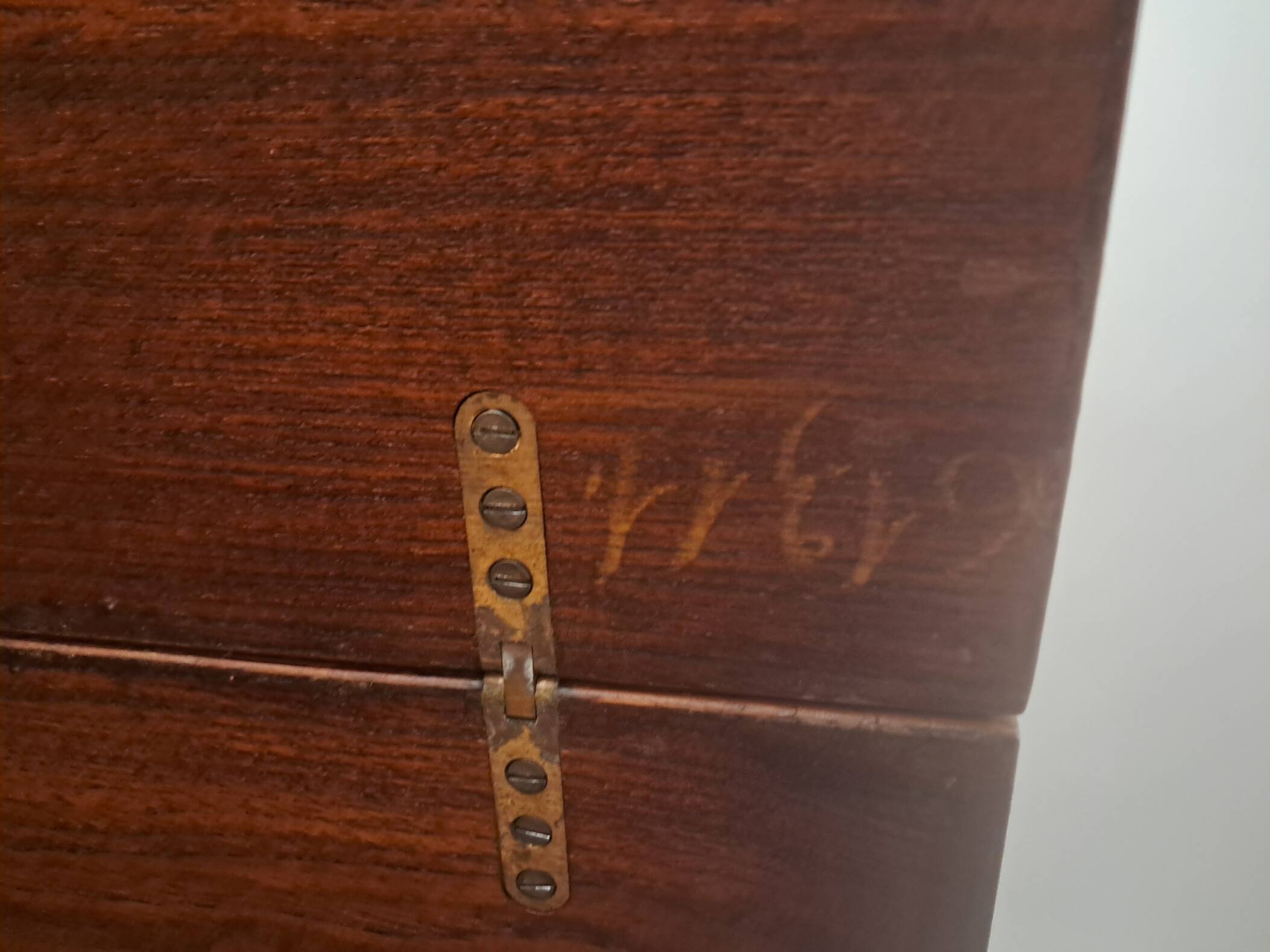 Vintage lift-top coffee table in solid oak – 1950s/60s