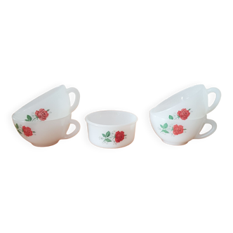 Set of 4 small cups and an Arcopal Rose de France ramekin