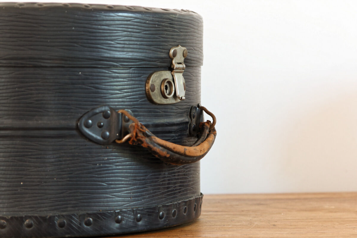 Boiled cardboard hat box
