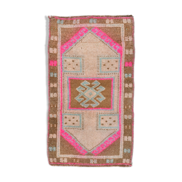 Tapis  vintage en laine fait à la main