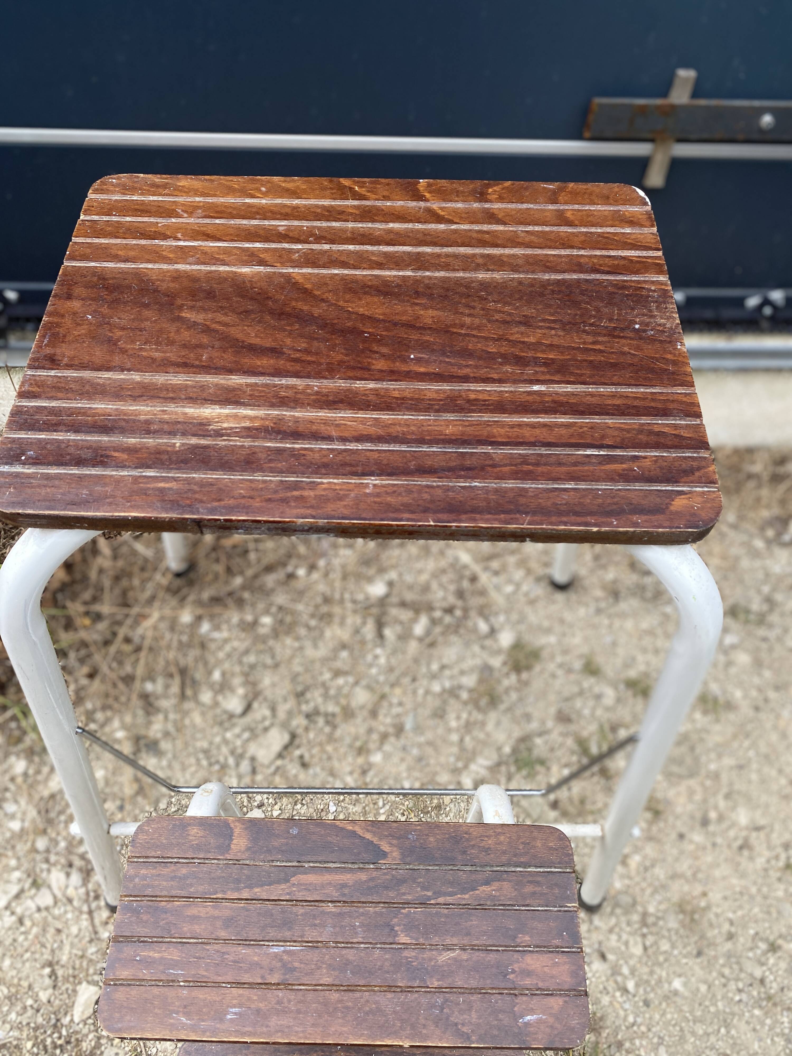 folding stepladder