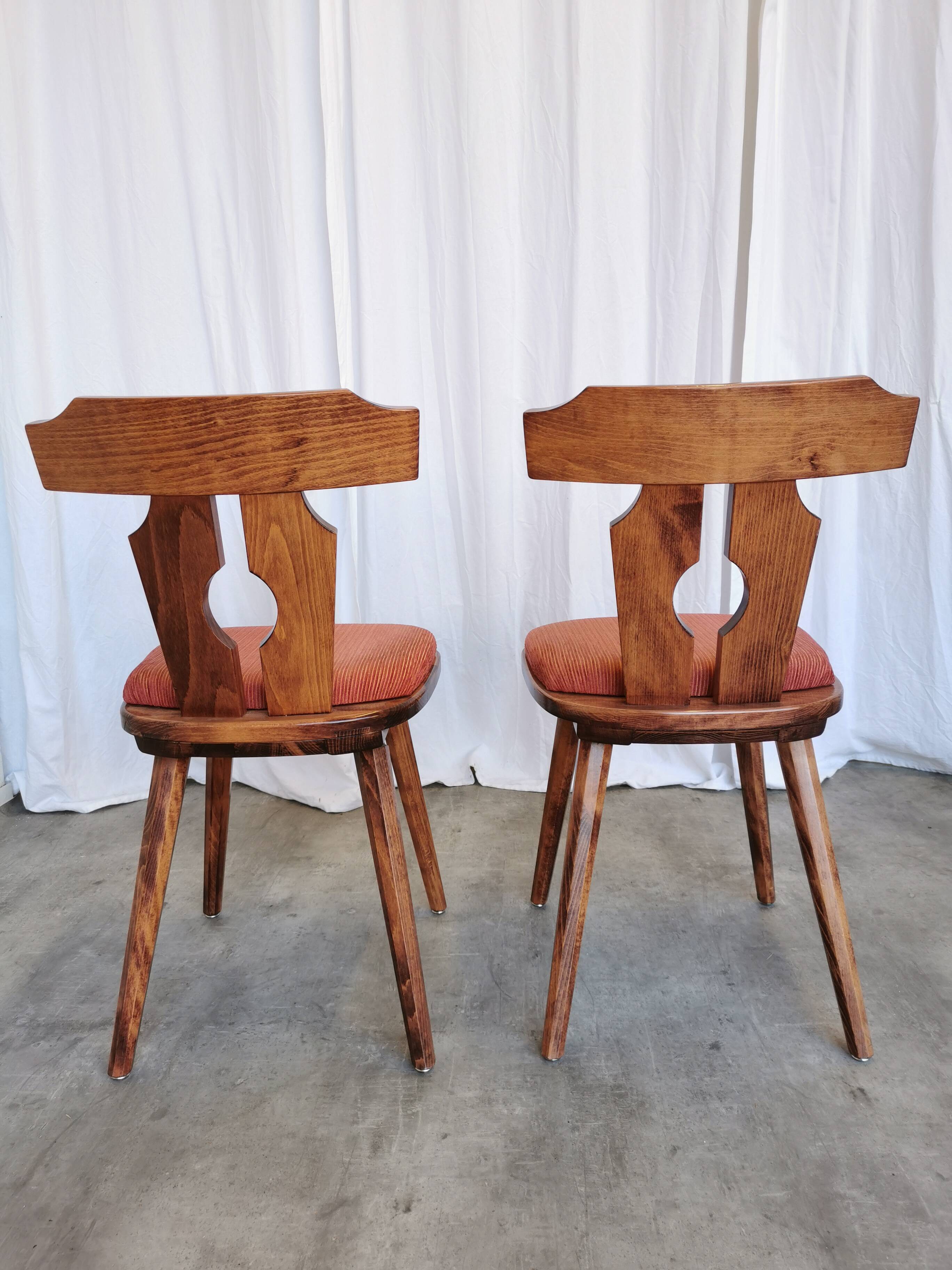 Ensemble de 2 chaises de salle à manger vintage tyroliennes en bois, style ferme autrichienne alpine