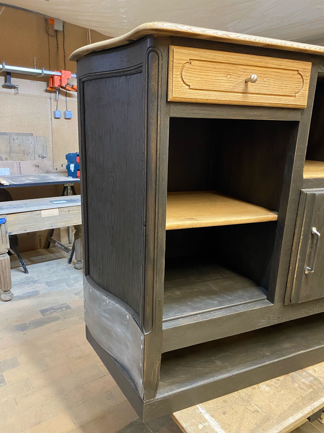 Bar, counter
