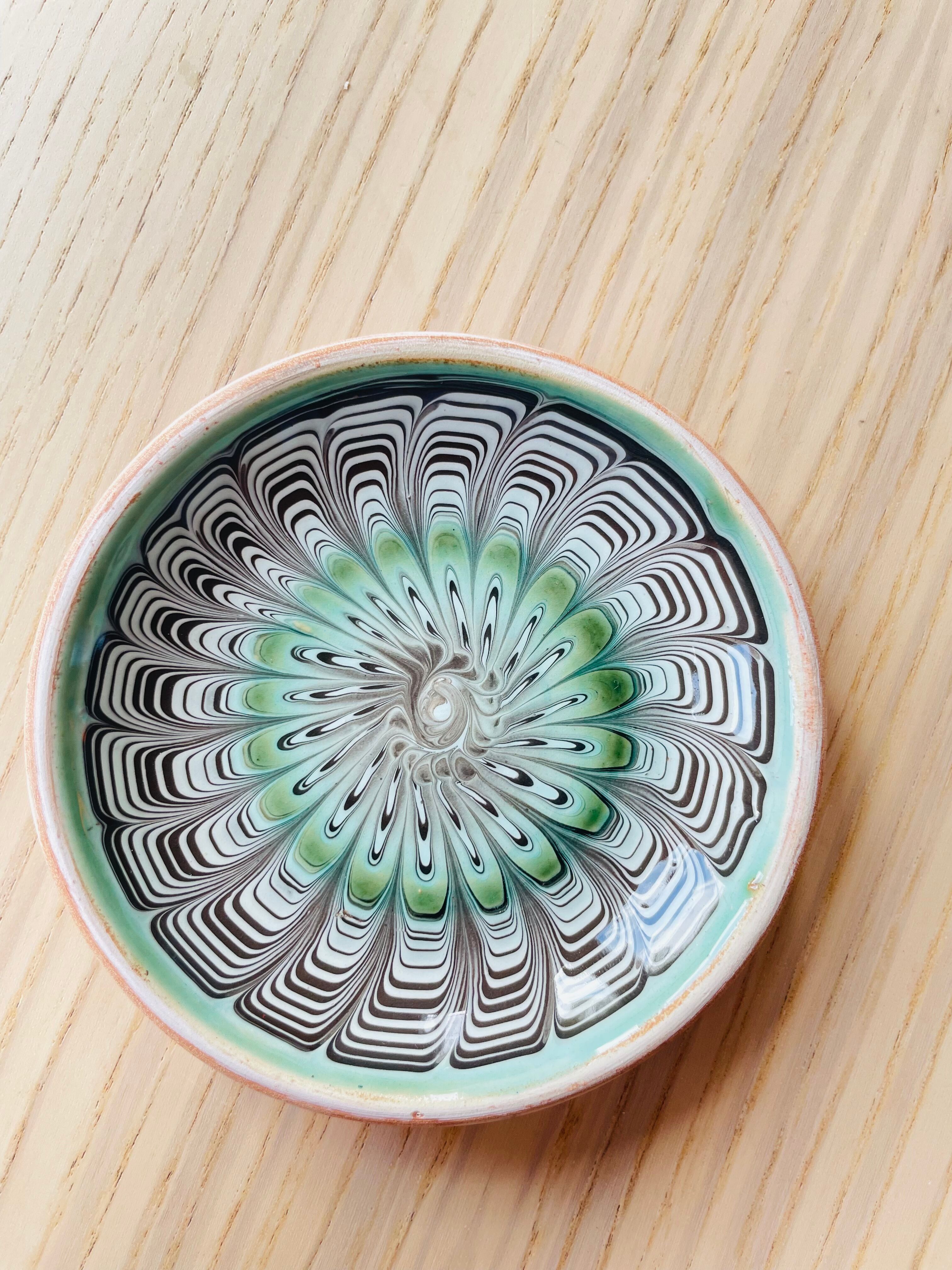 Romanian handicraft ceramic plate