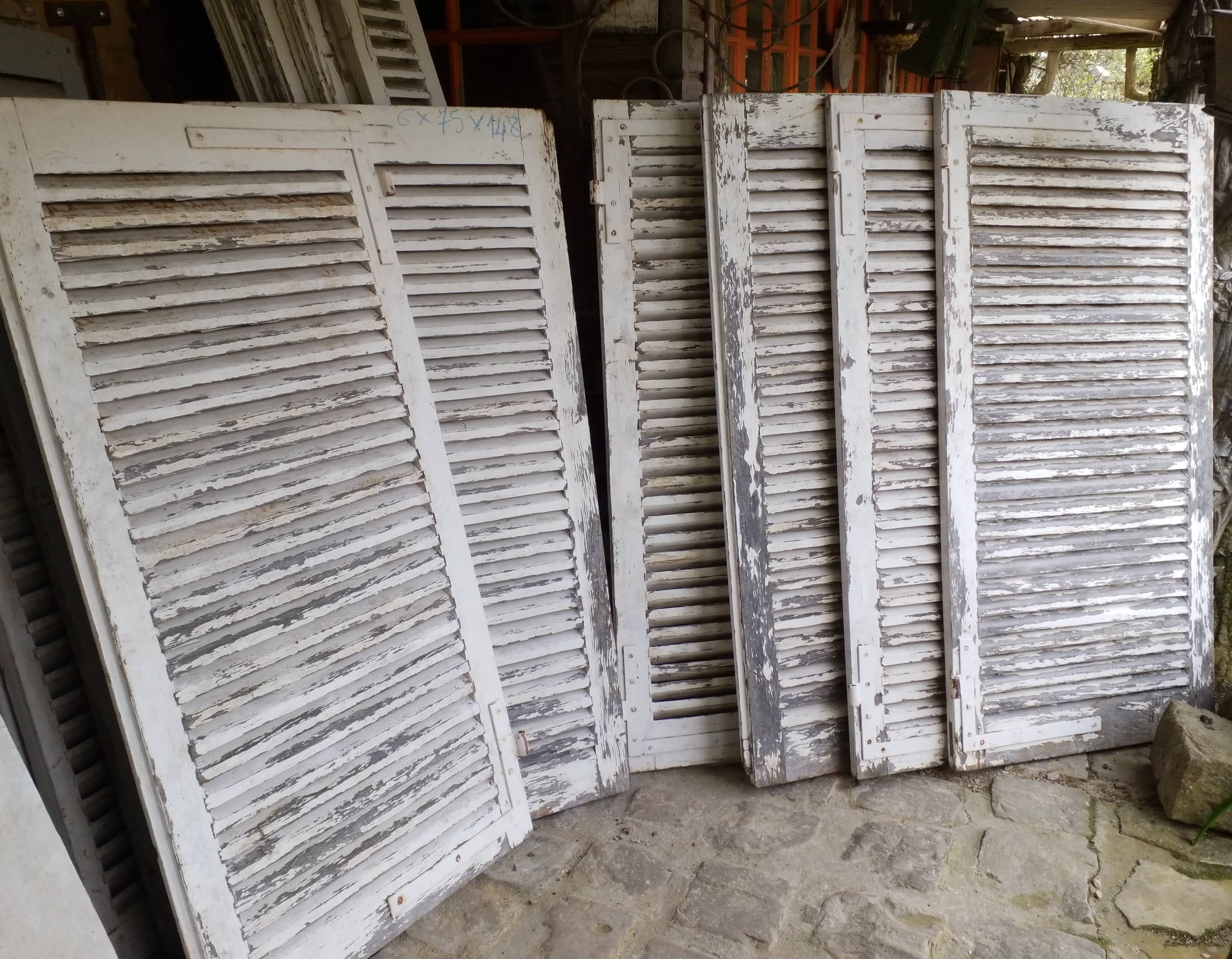 A set of 6 components