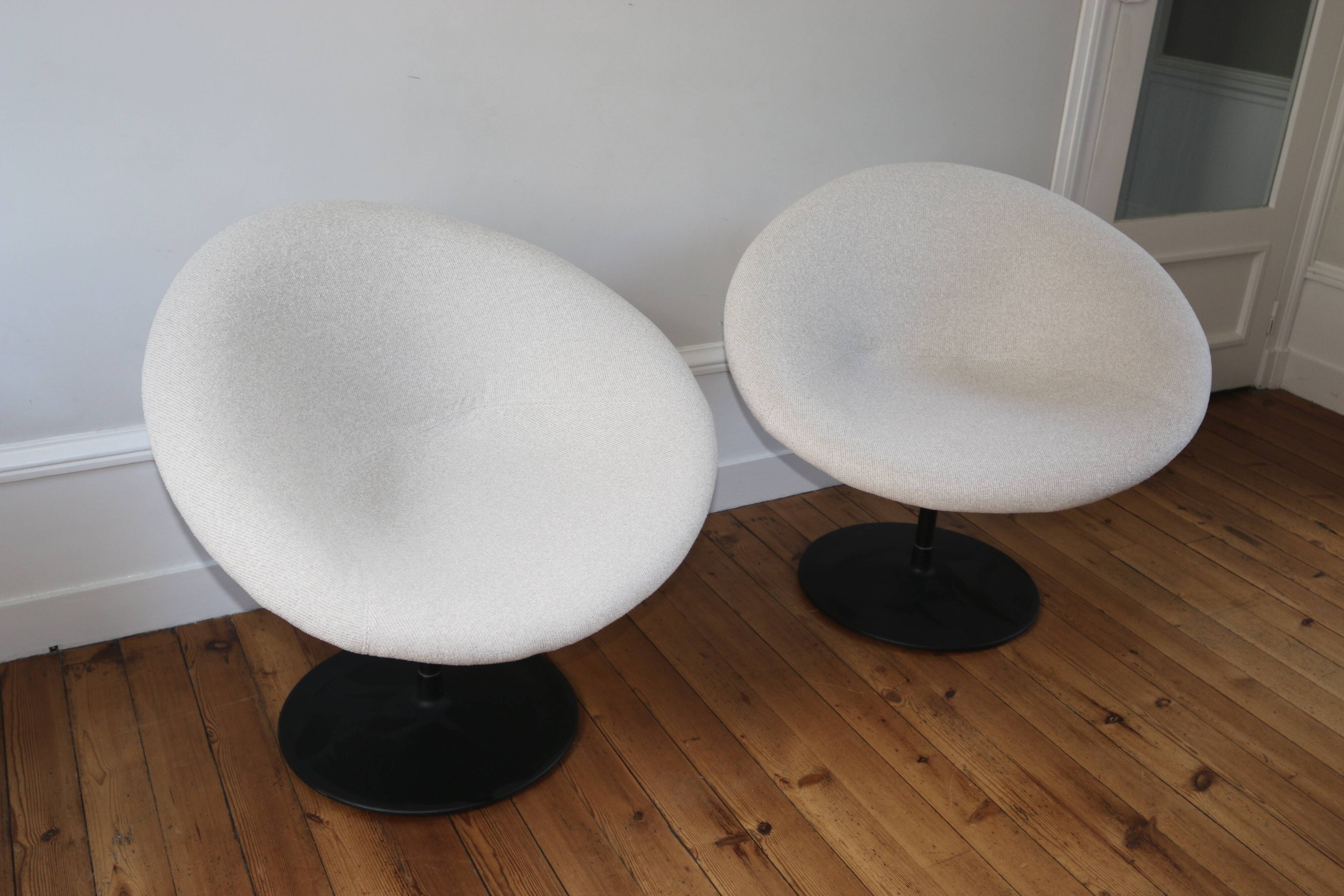 Vintage Globe armchairs Pierre Paulin, Artifort