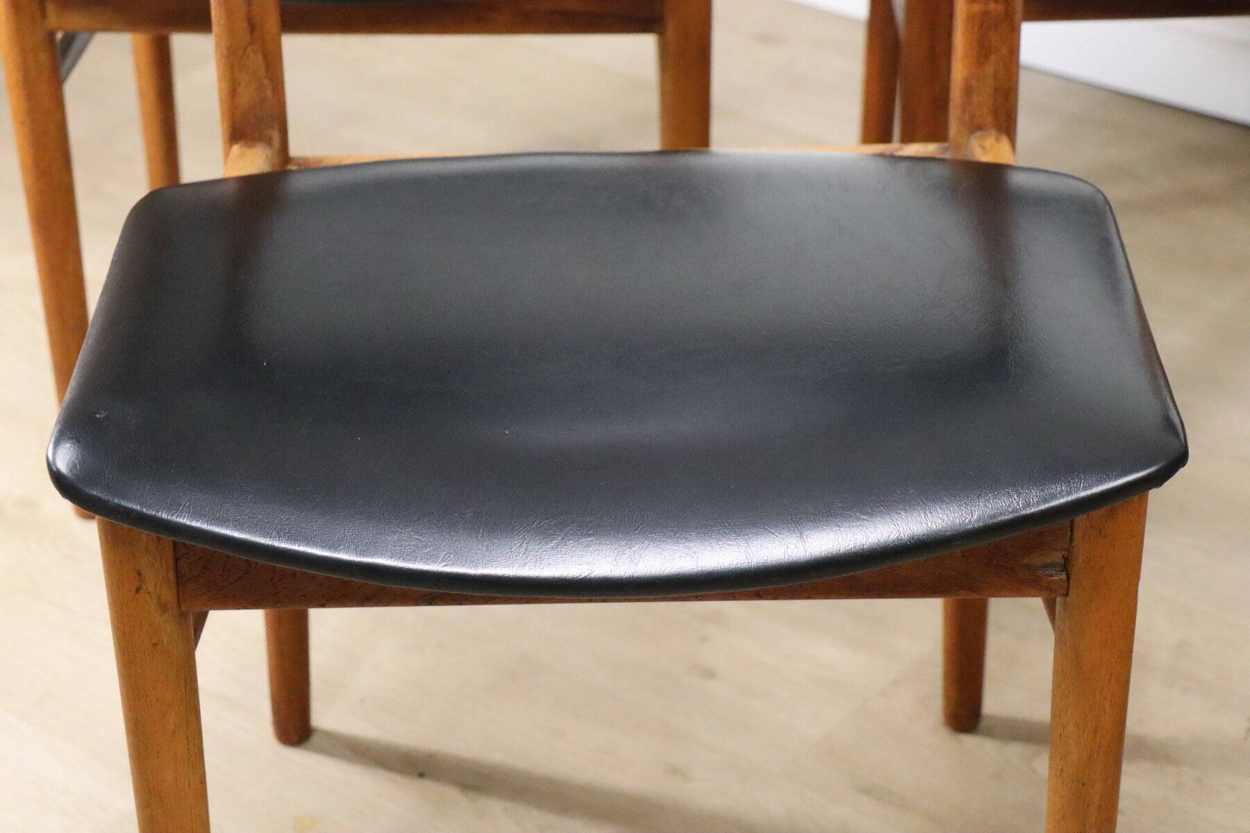 Set of 4 Scandinavian chairs in teak and black faux leather – 1960s