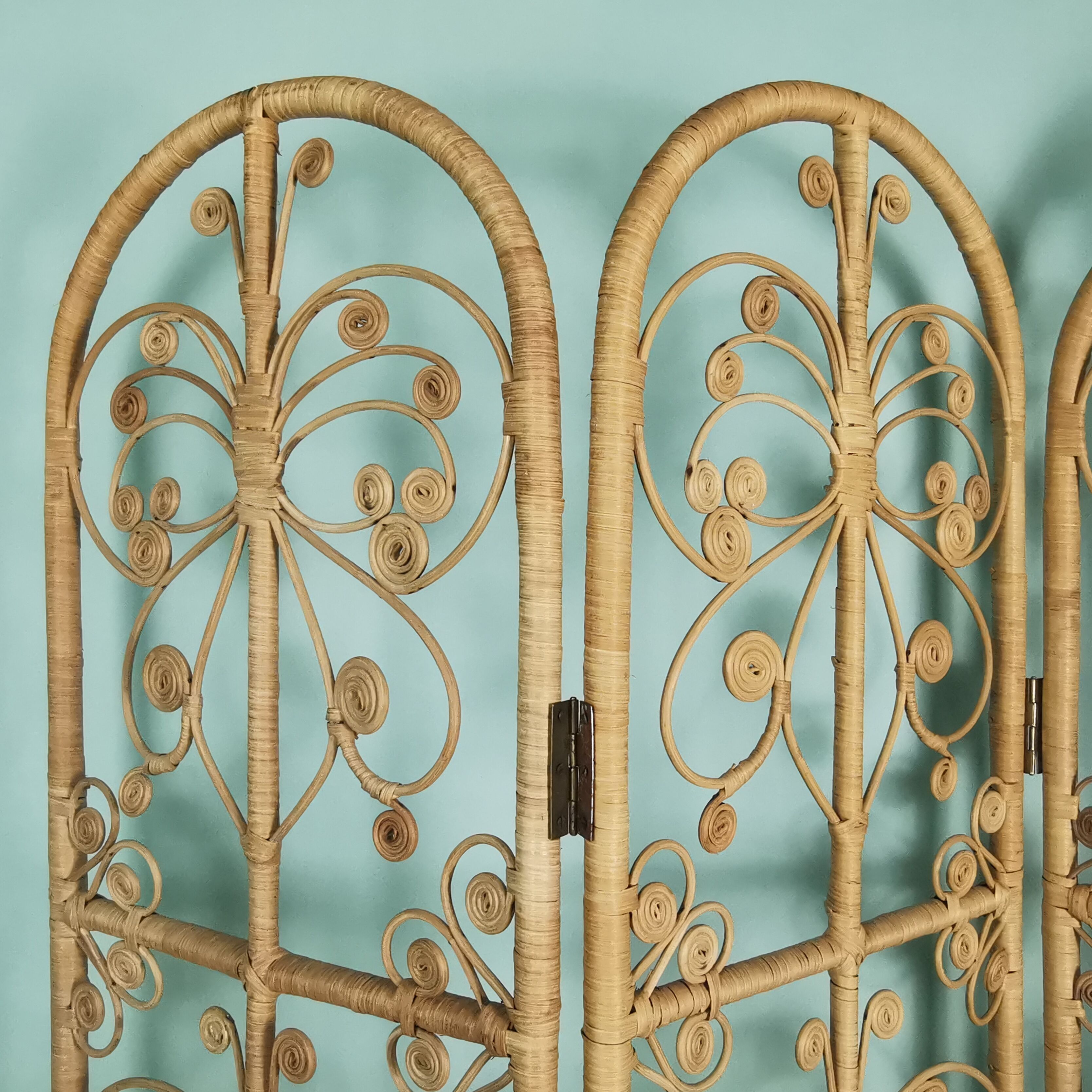 Peacok rattan screen