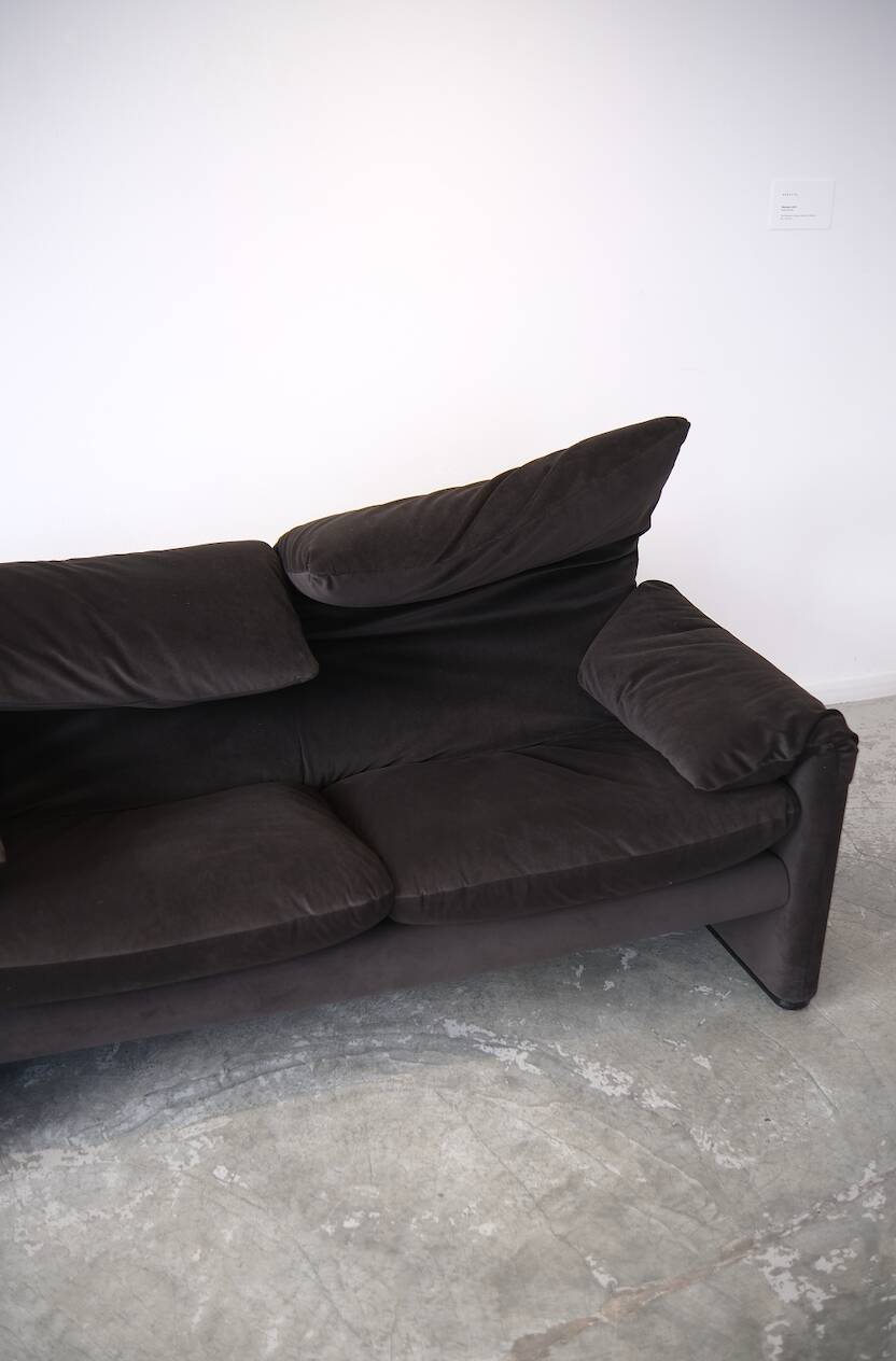 Maralunga sofa by Vico Magistretti
