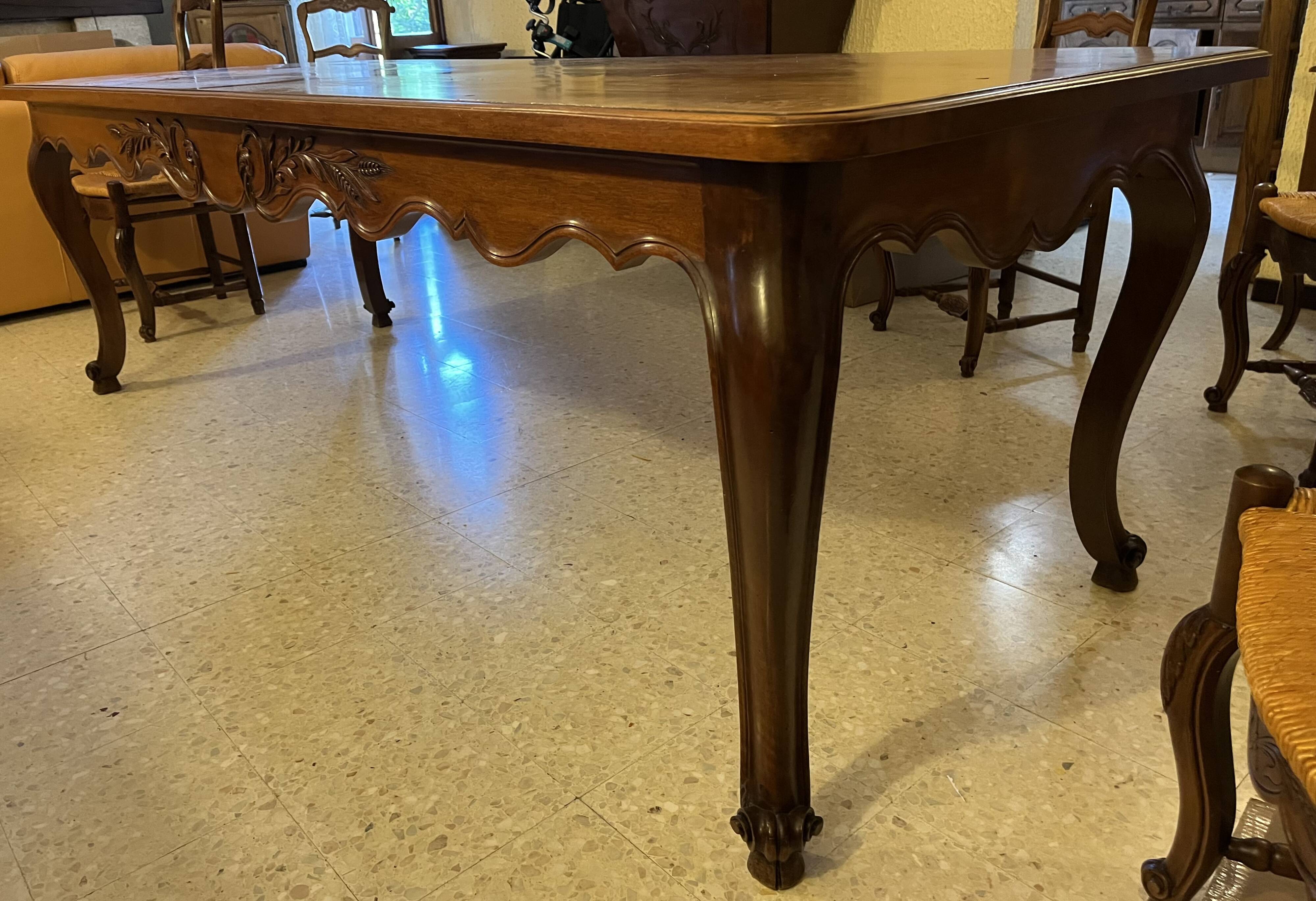 Dining room table and 6 chairs