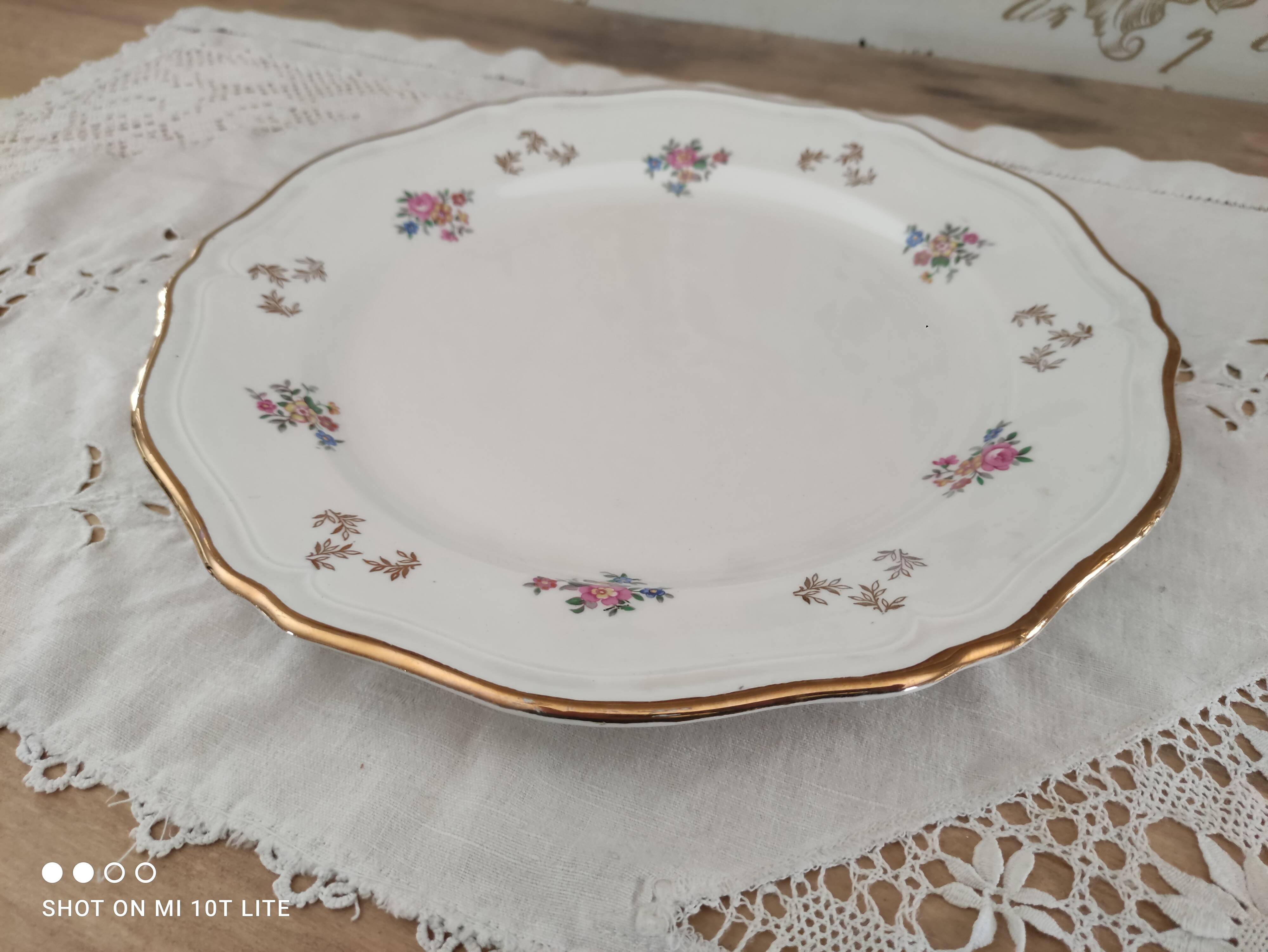 Plat rond L'Amandinoise décor floral