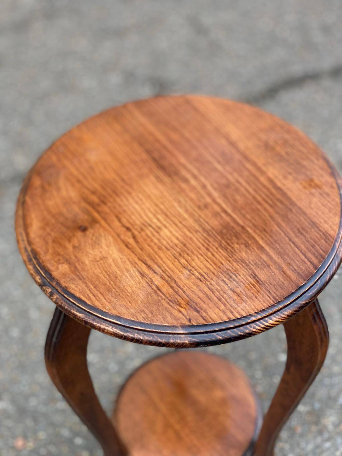 Sellette art nouveau ronde XXème tripode en bois massif