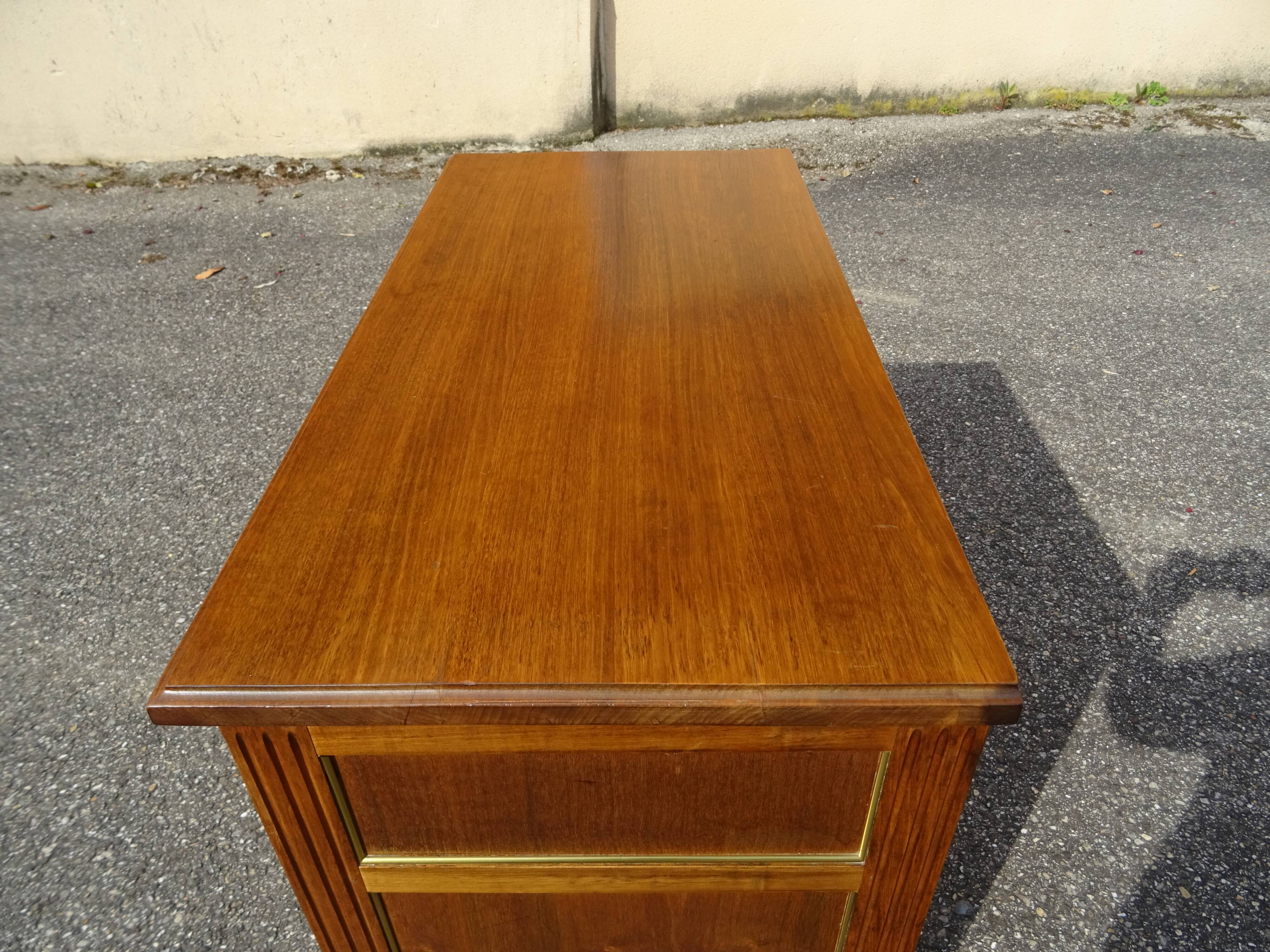 Commode de style directoire bois et laiton