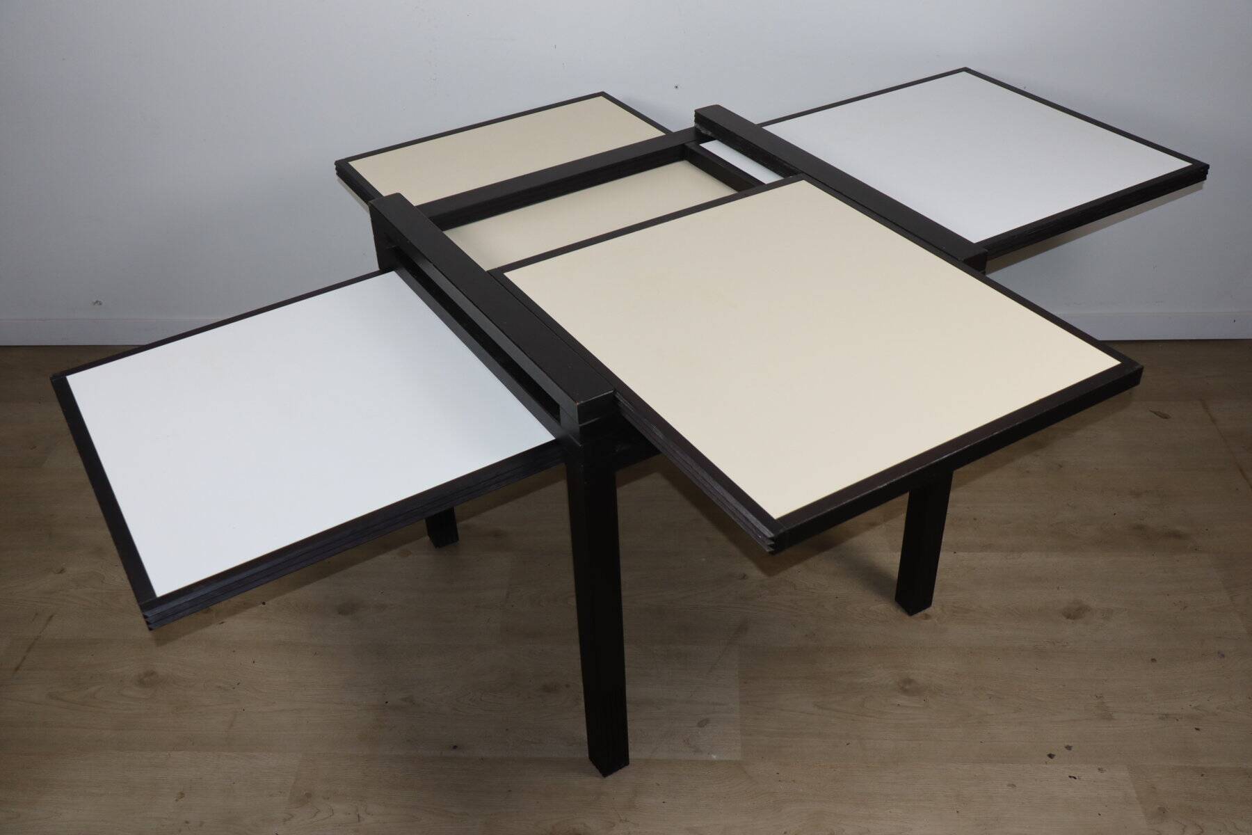 Modular bi-colour table by Bernard Vuarnesson - 1980s