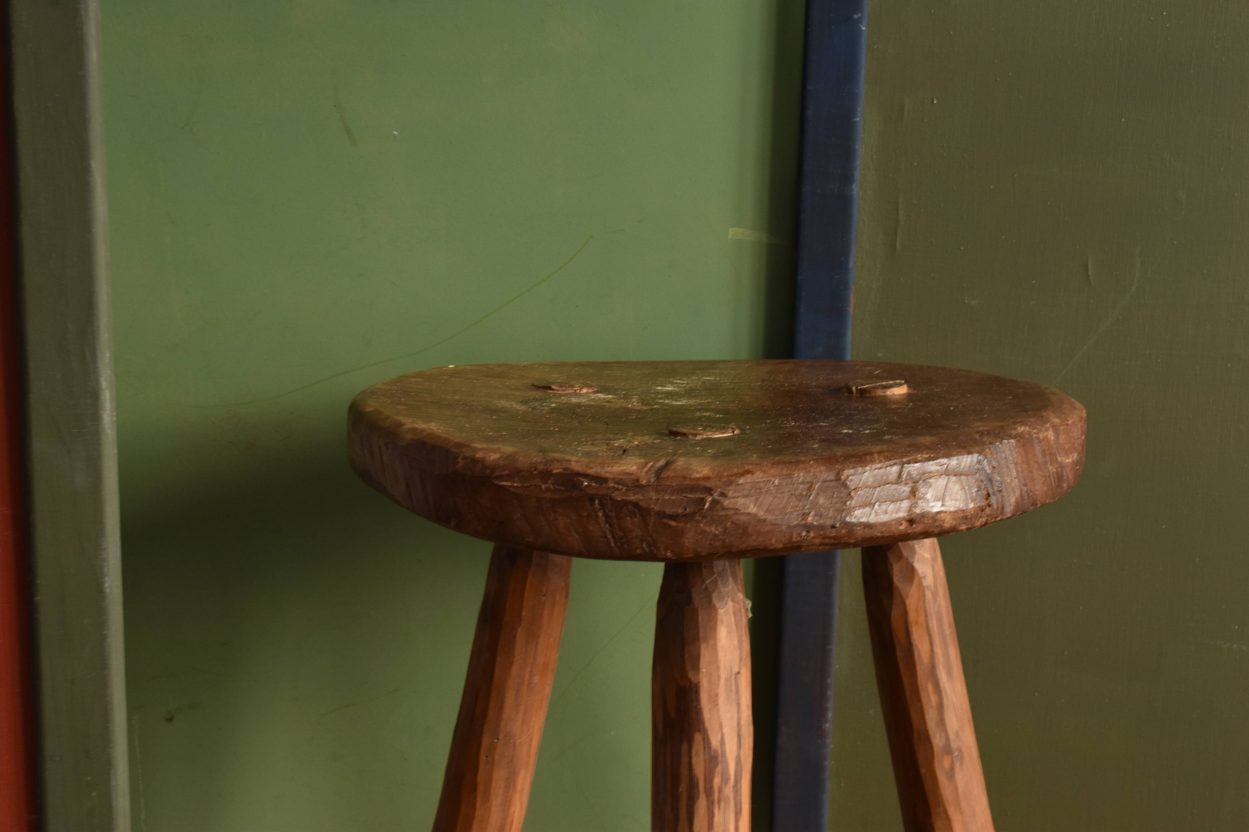Tripod brutalist stool
