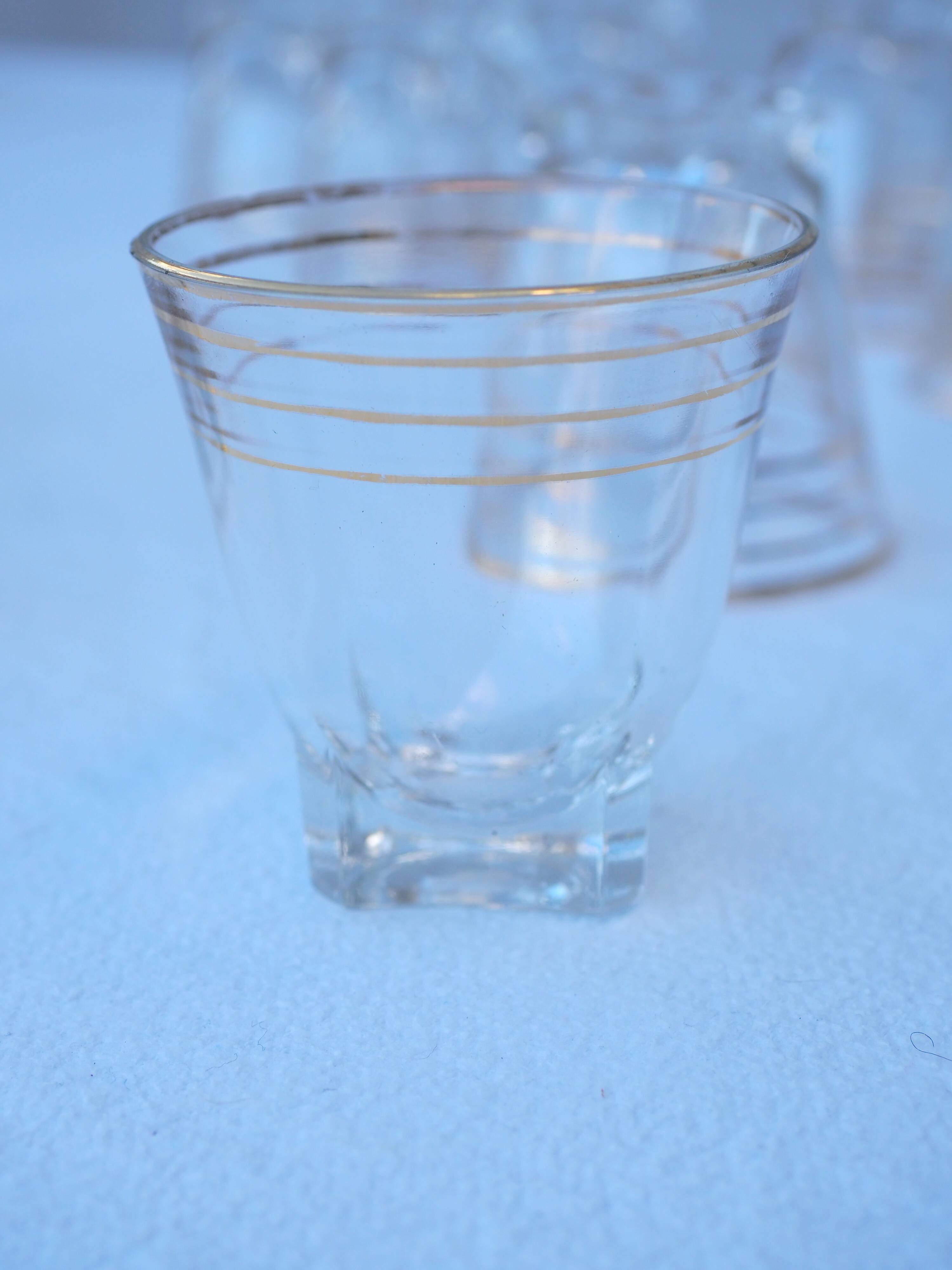 12 liqueur glasses with its golden rim from the 1950s-1960s