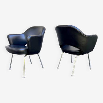 Paire de fauteuils "Conference" d'Eero Saarinen pour Knoll International noir & chrome