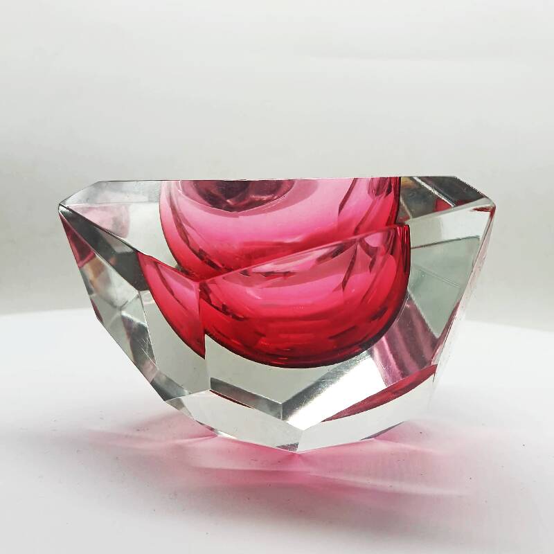 1960s Pink Multifaceted Triangular Ashtray or Catch-all in Murano Glas