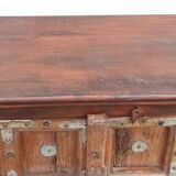 Petit buffet en bois ancien avec deux portes