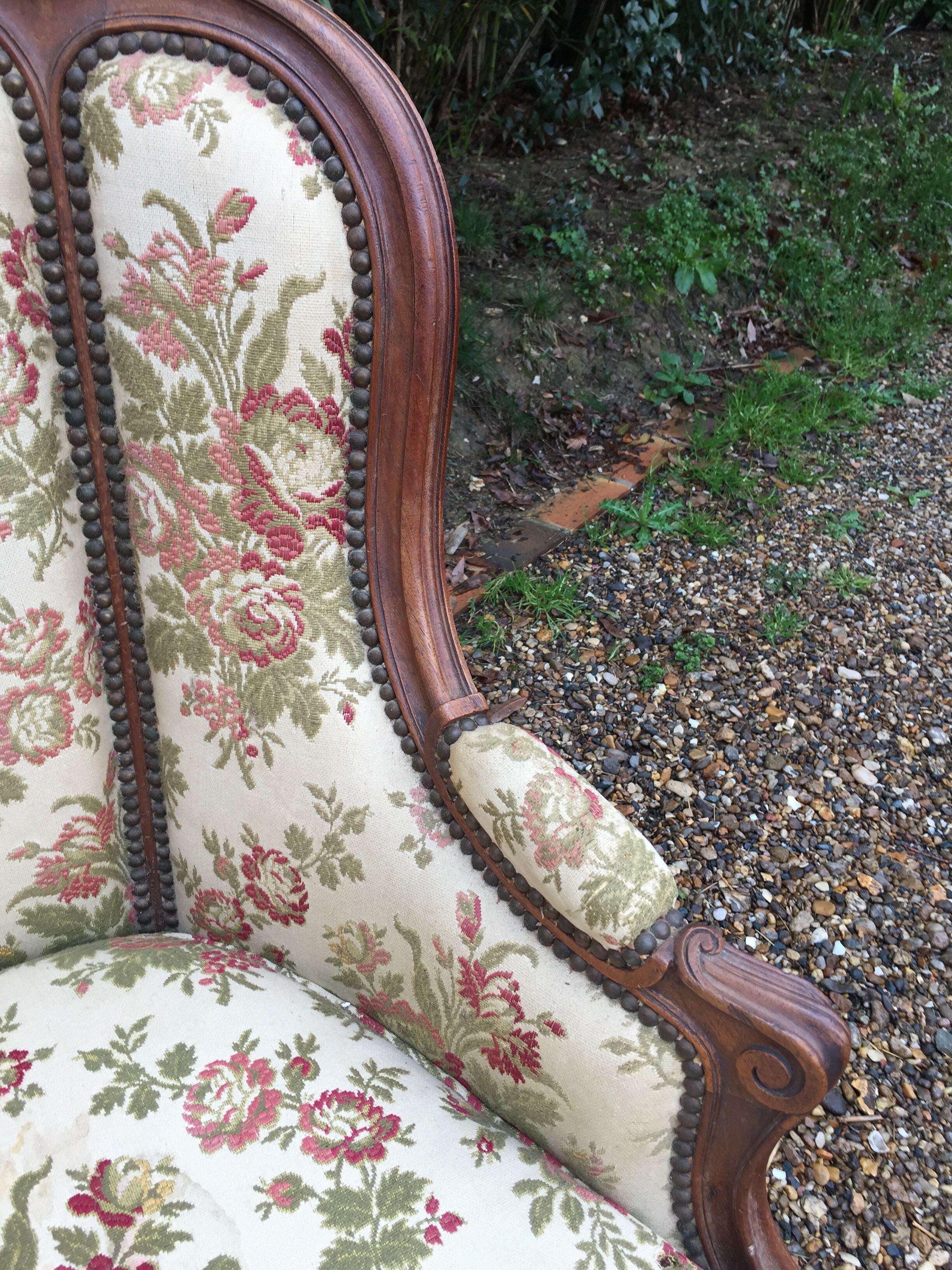 Fauteuil Louis XV dit rocaille en noyer
