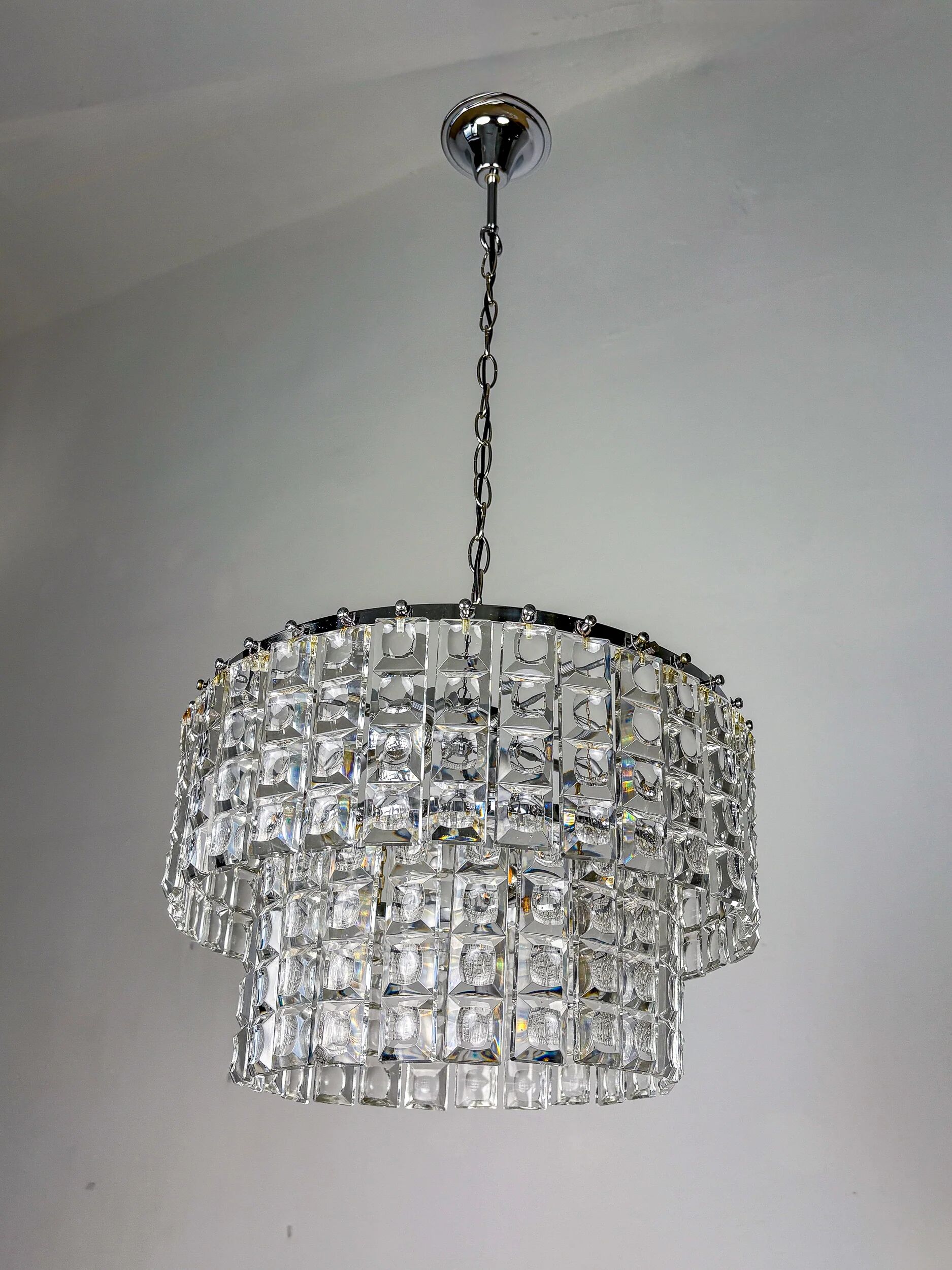Kinkeldey 2-tier cut crystal chandelier, gilt brass, circa 1970s, Germany