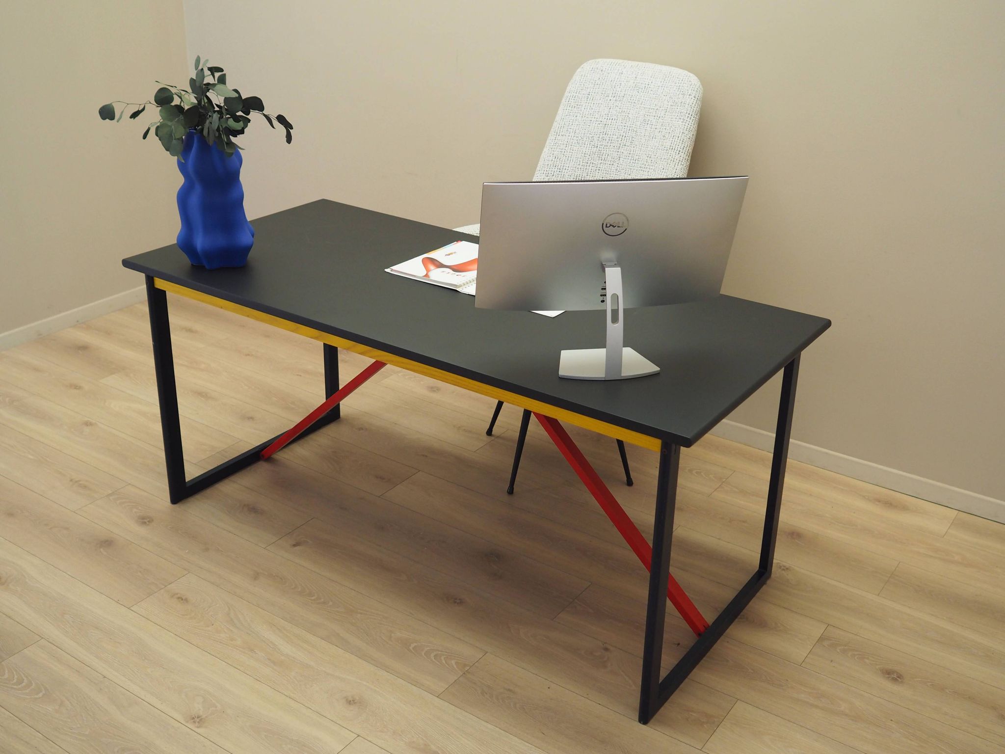 Bureau en acacia, design italien, années 1980, production : Italie