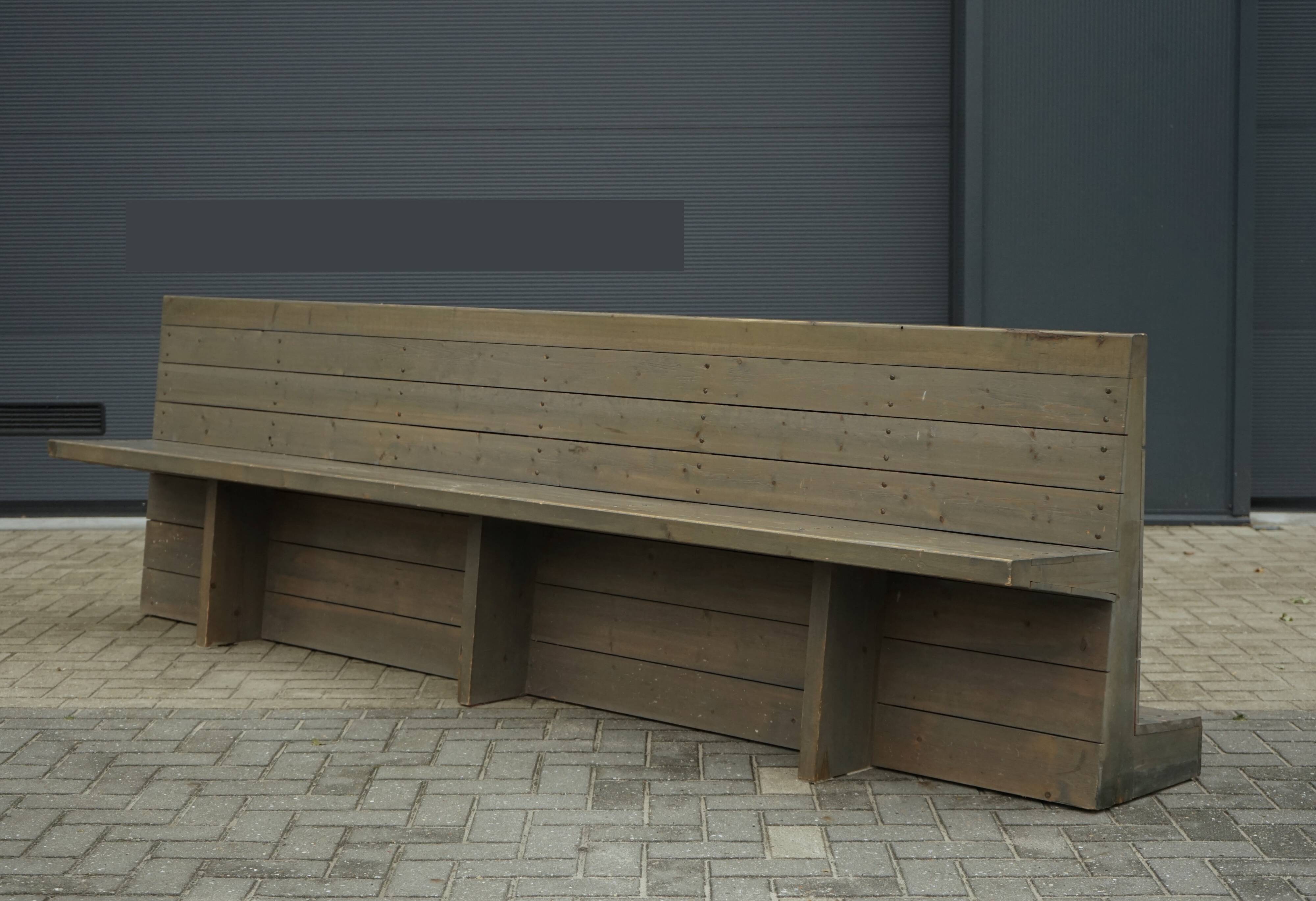Banc d'école Bossche par Dom Hans van der Laan, 1964