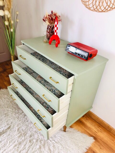 Vintage chest of drawers