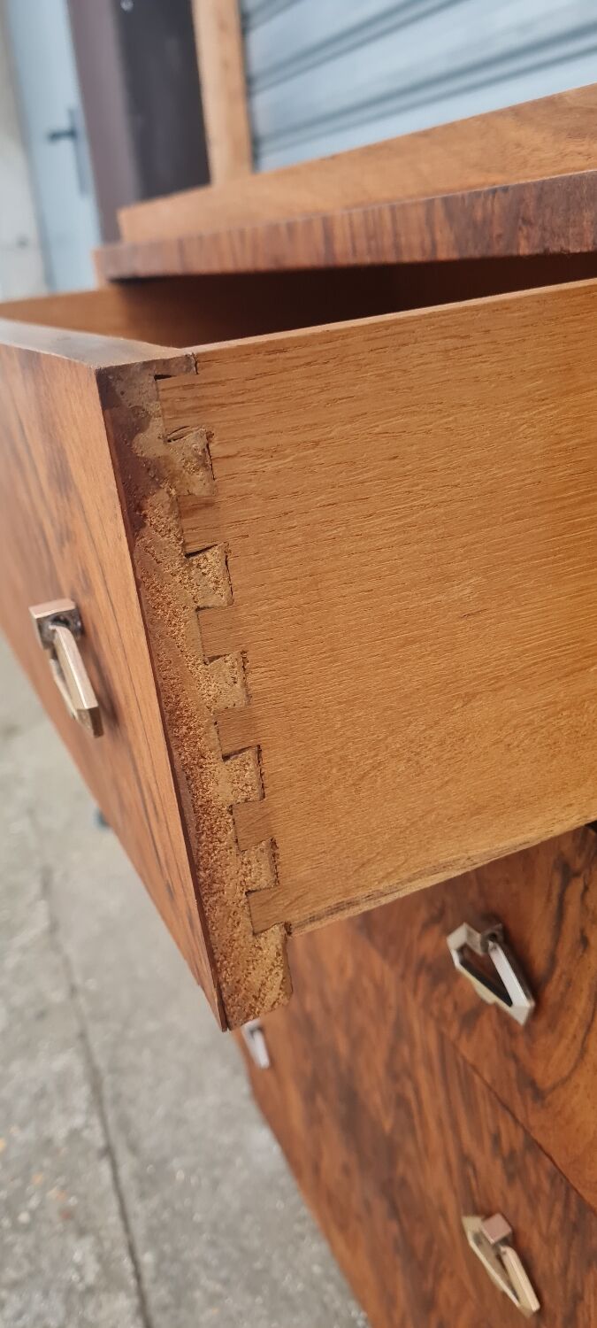 Art deco chest of drawers in walnut from the 30s