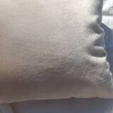 Medicis Ivory cushion