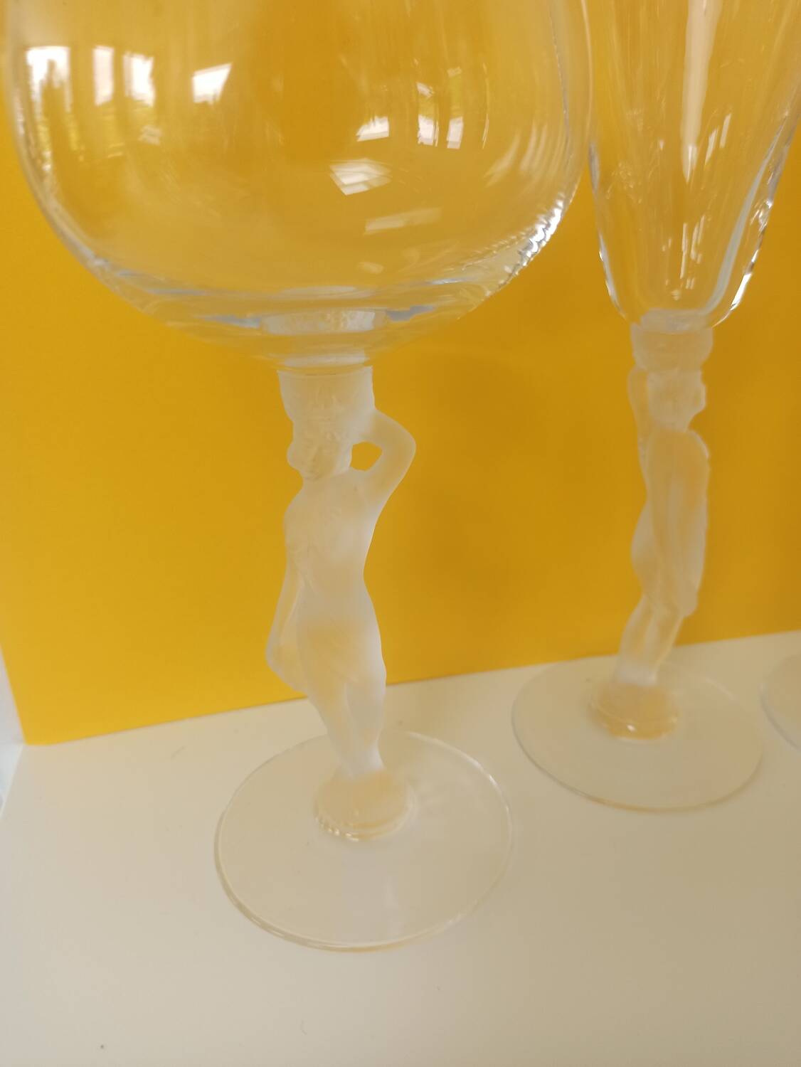 15 art deco glasses in French crystal with caryatid base