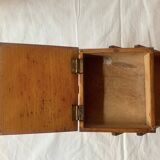 Petite travailleuse en bois vintage