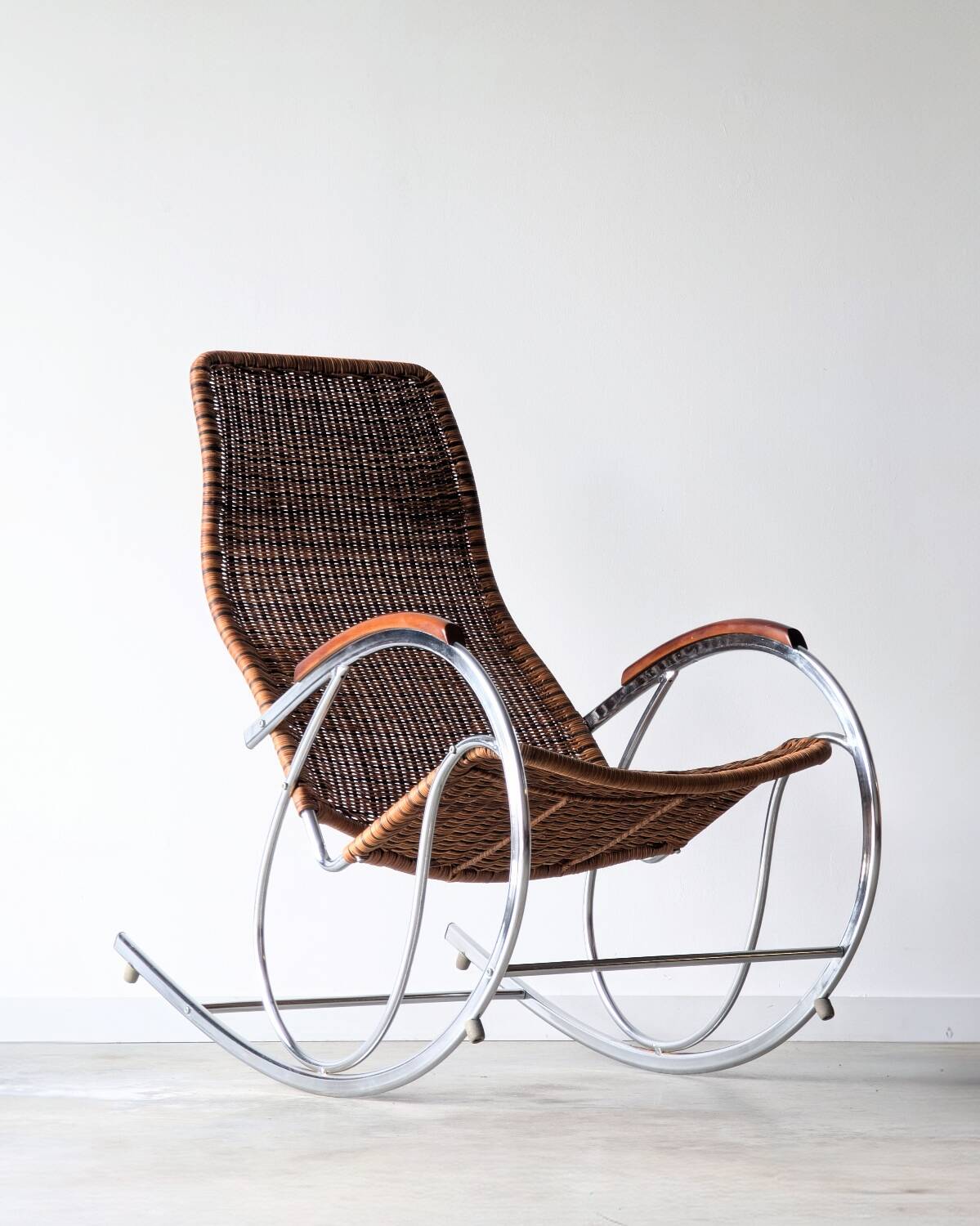 Vintage Thonet rocking chair in chrome and rattan, 1970.