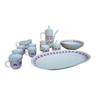 Alfoldi porcelain coffee service and serving dishes, 14 pieces, circa 1970.