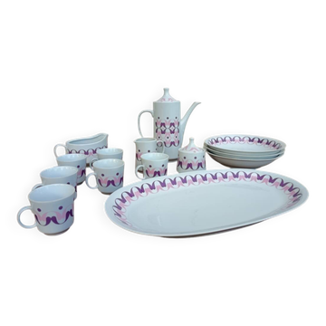 Alfoldi porcelain coffee service and serving dishes, 14 pieces, circa 1970.