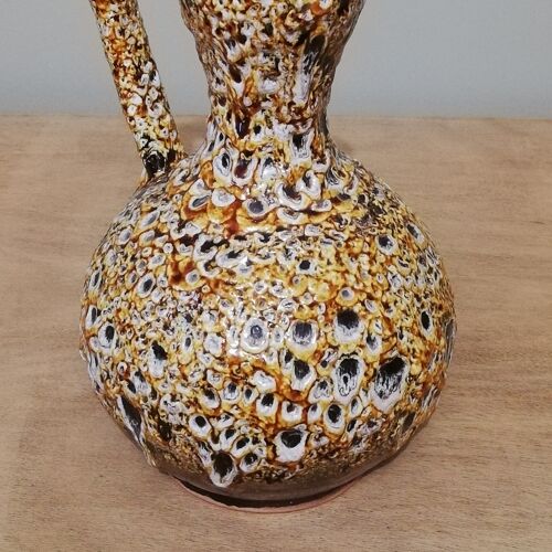 Vase pichet en céramique Fat Lava couleur miel