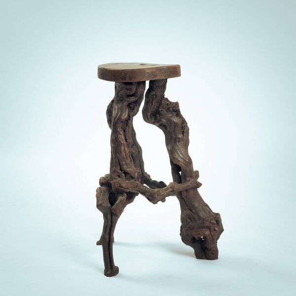 4 tabourets de bar sur trépied en bois de vigne et chêne, faits à la main, France, années 1950.