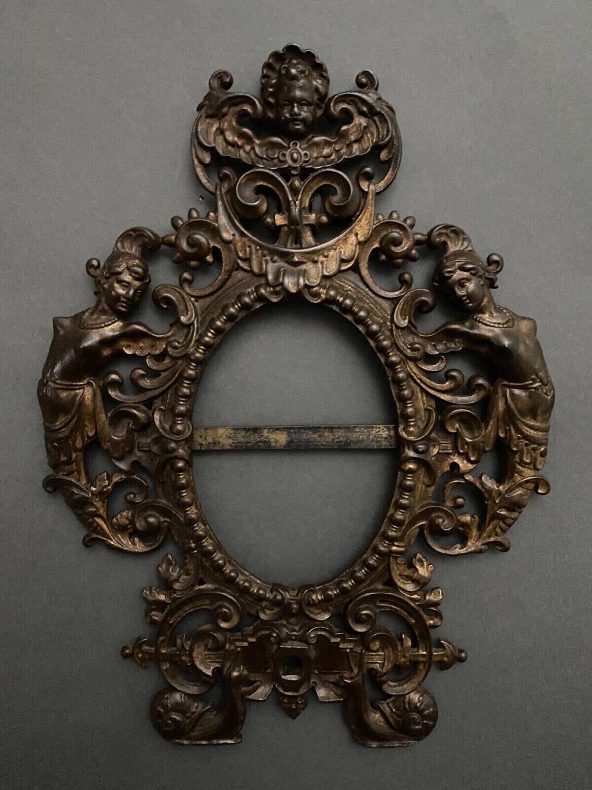 Bronze frame nineteenth Napoleon III richly decorated with macaroons