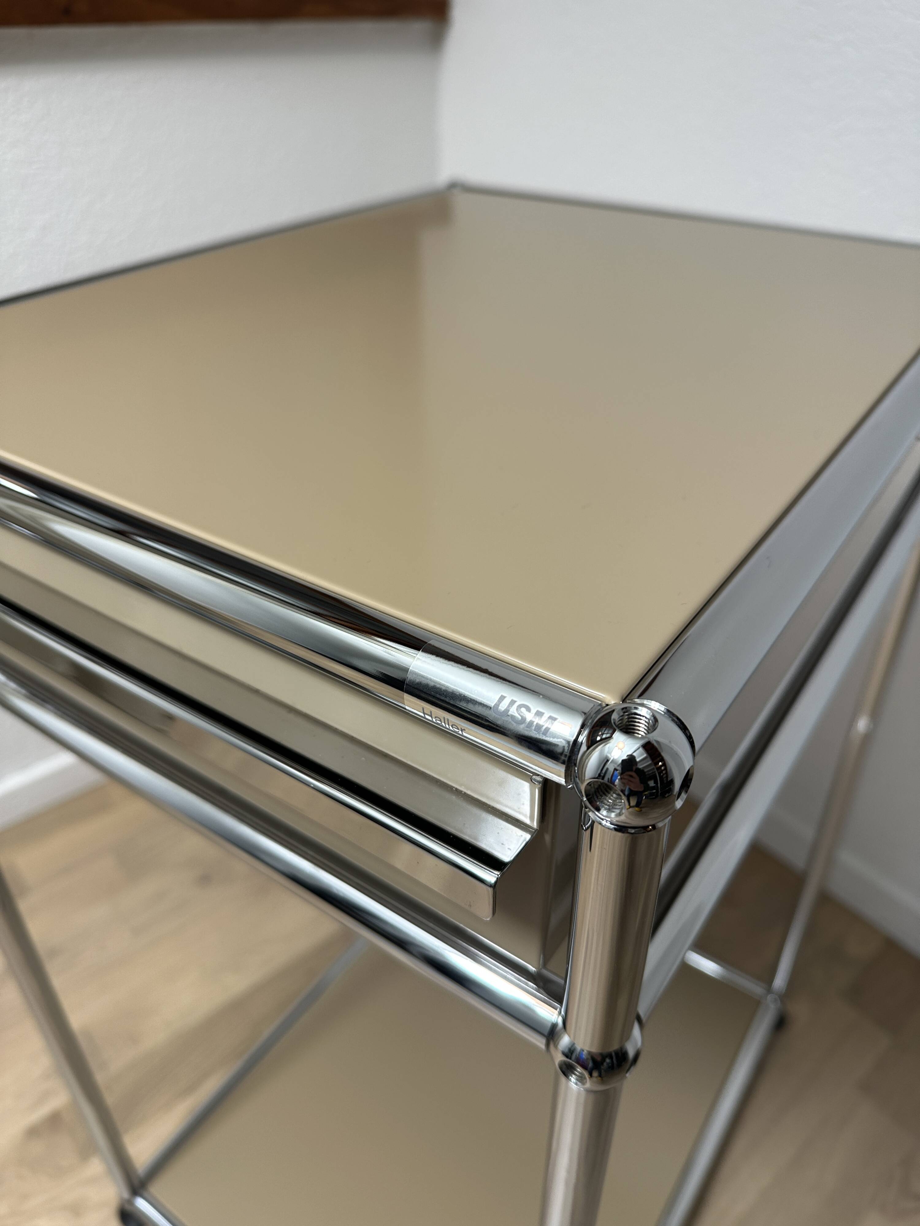 USM Haller side table in Beige