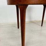 Extendable round table