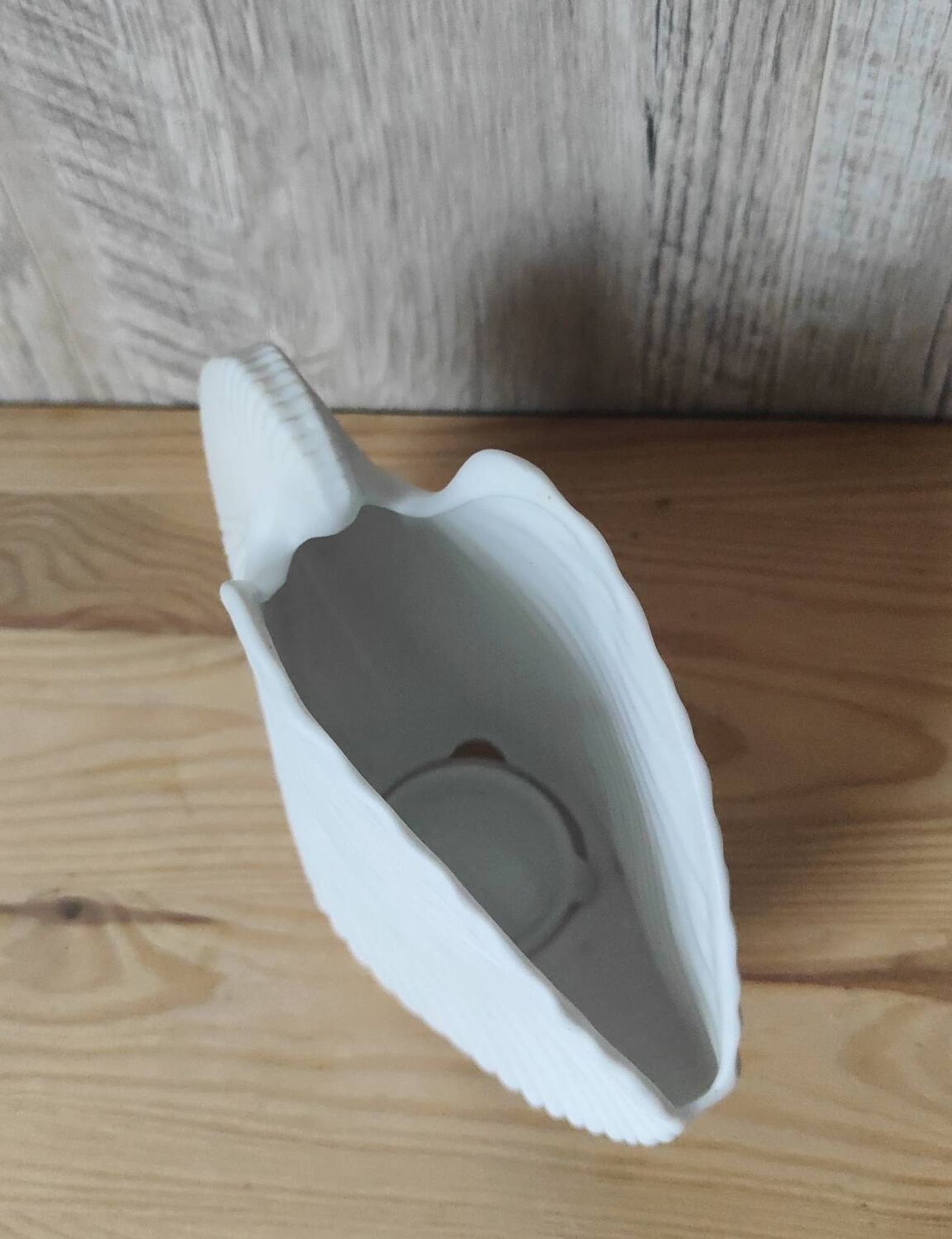Shell tea light holder